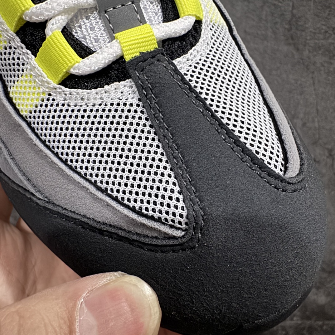 图片[6]-【GX纯原】NIKE 耐克 Air Max 95 潮流百搭 气垫缓震慢跑鞋 休闲防滑运动鞋！ 原鞋一比一开发 过验级别品质 独家私模开发 多次调教细节完全对版 原厂气垫气压足，保证脚感与原版一致 鞋面材料卡色也与原版一致 外贸专供 最大做到48.5 Nike耐克跑步鞋经典透气舒适运动鞋休闲鞋。为了迎接今年的世界地球日，Nike 为此推出了这款全新配色的 Air Max 95，以往这个主题的产品 Nike 选择了大地色系为主体，今年也不例外。整鞋材质使用工程网布和帆布相结合，配色则是泥土和大地色系。logo刺绣、对比拼接细节、圆头、正面系带、鞋垫饰有标志、标志性Air Max鞋底。Air Max 95 凭借流畅的造型、经典的开窗气垫，时至今日仍然是众多潮人备受喜爱的球鞋之一 货号：CT1689-001 尺码： 40-48.5-选品中心