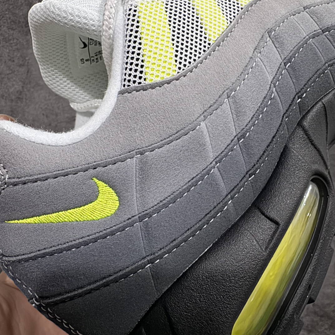 图片[4]-【GX纯原】NIKE 耐克 Air Max 95 潮流百搭 气垫缓震慢跑鞋 休闲防滑运动鞋！ 原鞋一比一开发 过验级别品质 独家私模开发 多次调教细节完全对版 原厂气垫气压足，保证脚感与原版一致 鞋面材料卡色也与原版一致 外贸专供 最大做到48.5 Nike耐克跑步鞋经典透气舒适运动鞋休闲鞋。为了迎接今年的世界地球日，Nike 为此推出了这款全新配色的 Air Max 95，以往这个主题的产品 Nike 选择了大地色系为主体，今年也不例外。整鞋材质使用工程网布和帆布相结合，配色则是泥土和大地色系。logo刺绣、对比拼接细节、圆头、正面系带、鞋垫饰有标志、标志性Air Max鞋底。Air Max 95 凭借流畅的造型、经典的开窗气垫，时至今日仍然是众多潮人备受喜爱的球鞋之一 货号：CT1689-001 尺码： 40-48.5-选品中心
