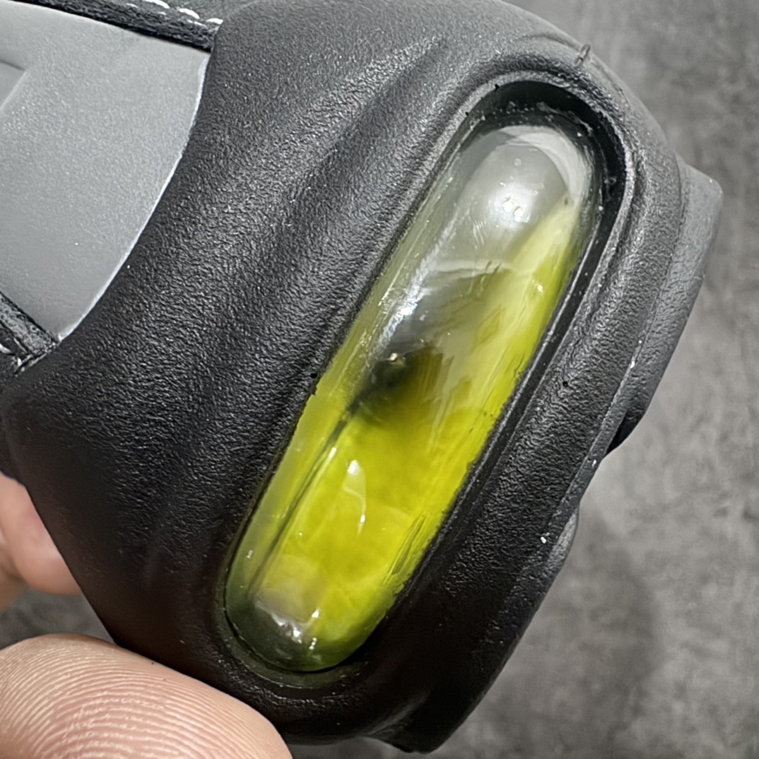 图片[3]-【GX纯原】NIKE 耐克 Air Max 95 潮流百搭 气垫缓震慢跑鞋 休闲防滑运动鞋！ 原鞋一比一开发 过验级别品质 独家私模开发 多次调教细节完全对版 原厂气垫气压足，保证脚感与原版一致 鞋面材料卡色也与原版一致 外贸专供 最大做到48.5 Nike耐克跑步鞋经典透气舒适运动鞋休闲鞋。为了迎接今年的世界地球日，Nike 为此推出了这款全新配色的 Air Max 95，以往这个主题的产品 Nike 选择了大地色系为主体，今年也不例外。整鞋材质使用工程网布和帆布相结合，配色则是泥土和大地色系。logo刺绣、对比拼接细节、圆头、正面系带、鞋垫饰有标志、标志性Air Max鞋底。Air Max 95 凭借流畅的造型、经典的开窗气垫，时至今日仍然是众多潮人备受喜爱的球鞋之一 货号：CT1689-001 尺码： 40-48.5-选品中心