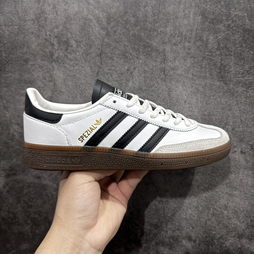 【Top纯原版】Adidas Handball Spezial  阿迪达斯经典款牛皮复古休闲板鞋 白黑IE3403n原厂原档案开发出品 皮料切割干净无任何毛边鞋型细节完美 超高清洁度 超立体烫金 市场最高版本  尺码：36 36.5 37 38 38.5 39 40 40.5 41 42 42.5 43 44 44.5 45 编码：TO240260-莆田鞋批发中心