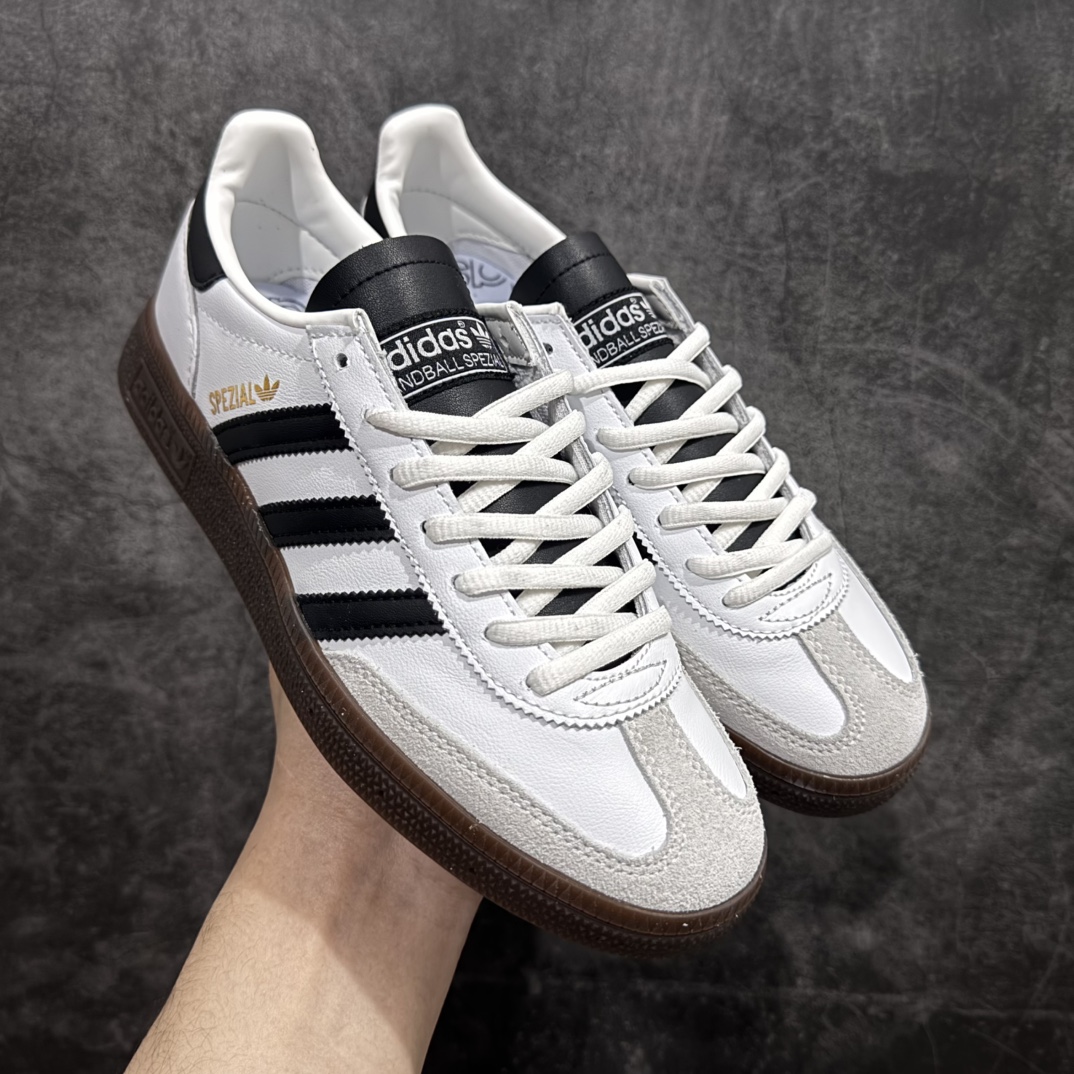 【Top纯原版】Adidas Handball Spezial  阿迪达斯经典款牛皮复古休闲板鞋 白黑IE3403n原厂原档案开发出品 皮料切割干净无任何毛边鞋型细节完美 超高清洁度 超立体烫金 市场最高版本  尺码：36 36.5 37 38 38.5 39 40 40.5 41 42 42.5 43 44 44.5 45 编码：TO240260-莆田鞋批发中心