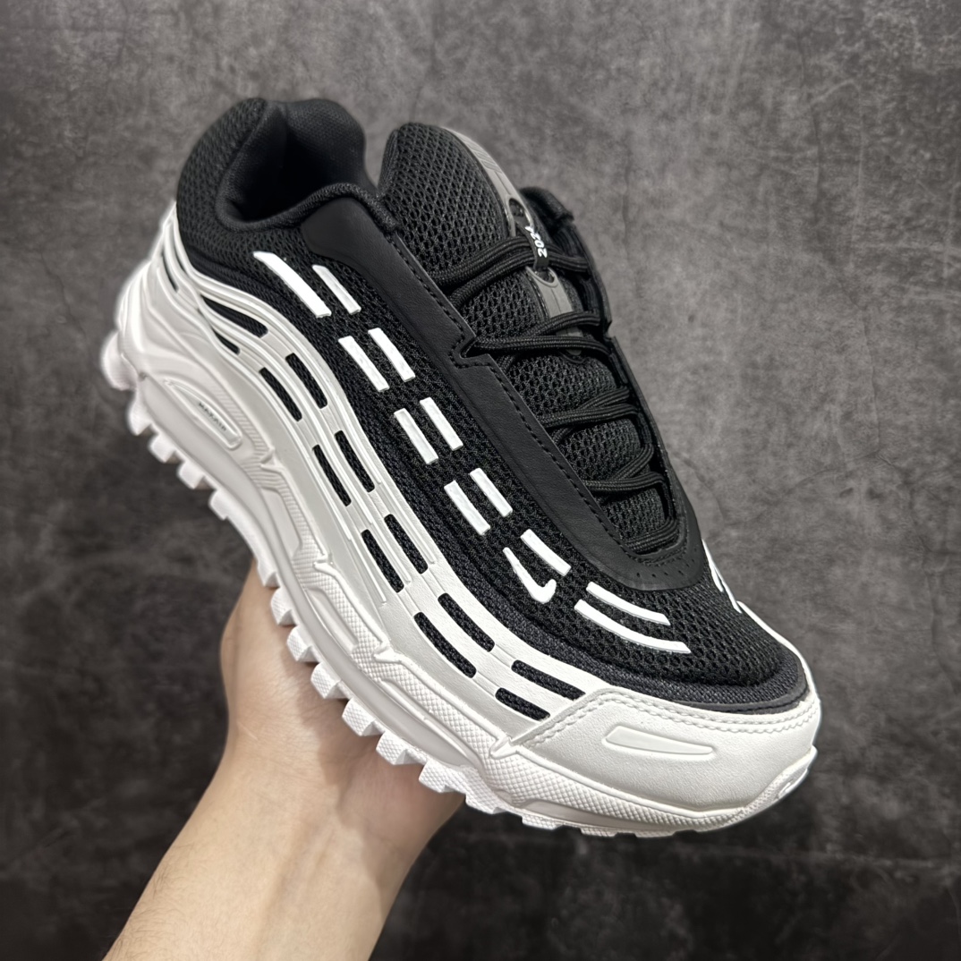 图片[3]-【纯原版】Comme des Garçons Homme Plus x NK Air Max TL 2.5 Pack 联名减震气垫跑步鞋 HJ6539-101nn在 2024 年巴黎时装周上，CDG Homme Plus 与 Nike 合作鞋款迎来曝光，共有三种颜色，将 CDG Homme Plus 的前卫时尚与Nike标志性的 Air Max 设计融合。三种配色方案包括黑 / 白、三重黑和三重白。每款配色均采用透气网眼布和皮革材料，确保了穿着的轻盈与耐用。前掌和后跟上的迷你 Swoosh 标志，彰显了 Nike 品牌的经典元素。后跟和鞋垫上有 CDG 品牌标识，进一步强调了此次的合作身份。所有鞋款均采用与鞋身同色的橡胶外底设计，搭配全掌 Air Max 气垫，提供卓越的缓震性能和舒适体验。nSIZE：36 36.5 37.5 38 38.5 39 40 40.5 41 42 42.5 43 44 44.5 45 编码：GX270300-莆田鞋批发中心