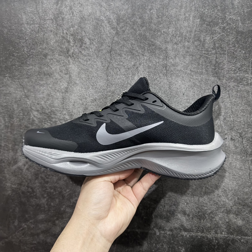 图片[2]-【公司级】NIKE ZOOM PLUS 全新跑鞋n采用密度更高的材料n而且去除了前一代中操作的支撑 撑条设计n兼顾迅疾外观和稳固脚感n后跟覆面和中足动态支撑巧妙融合n缔造稳定顺畅的迈步体验 官方货号：CK4318 008 尺码：36-44无半码 编码：CC260280-莆田鞋批发中心