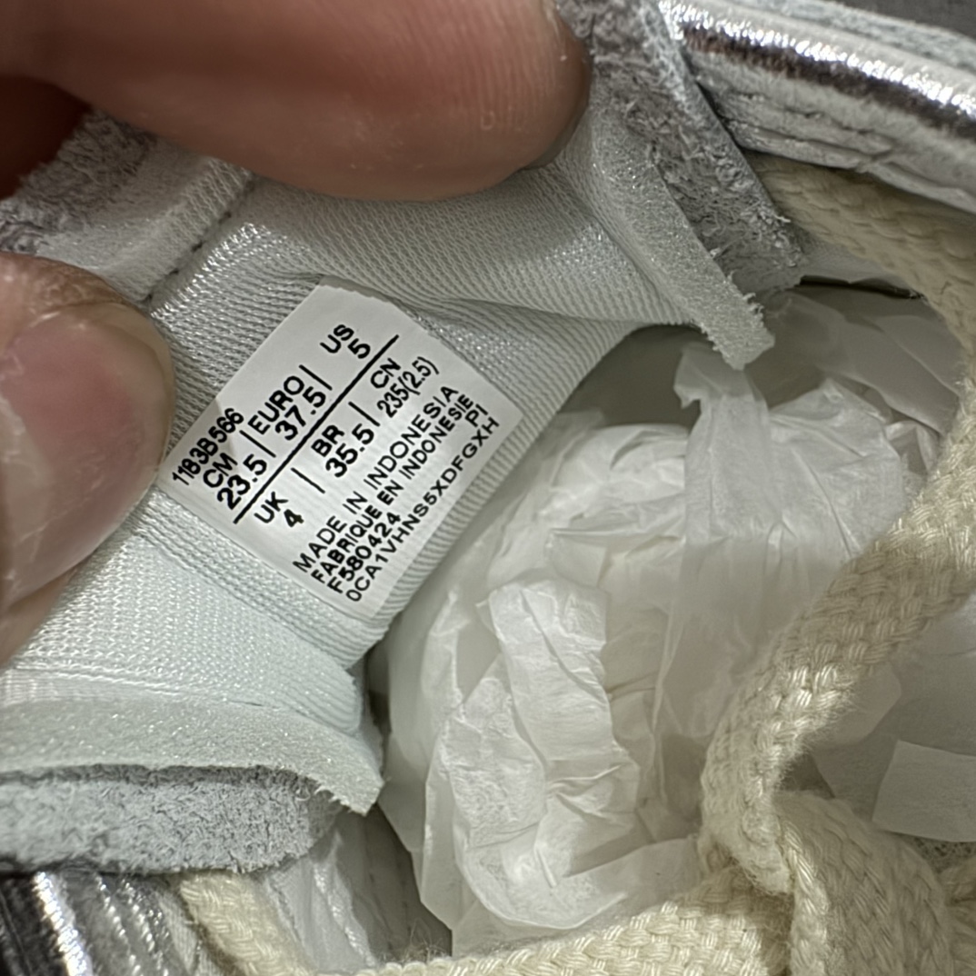 图片[7]-【MOK纯原】Asics Onitsuka Tiger MEXICO 66 亚瑟士鬼冢虎复古经典板鞋n市场最强版本 每个配色均购入原鞋校对 真正原厂头层牛皮 如假包赔 纹路、色泽、皮心颜色 质感百分百还原 海外订单工厂出品 超成熟稳定的做工品控 原装全套纸板楦头开发 原汁原味 完美呈现版型 私模正确鞋底咬花纹路 一比一鞋头弧度高度鞋身弧度 绝不口嗨 细节品控鞋型随意秒杀市面 原档咬花纹路私模大底 一个单元有六个三角形 总体形拼接呈现花瓣状 官方四联吊牌 原装Ortholite轻量化鞋垫 原盒原配 质保卡 说明书 钢印防尘纸  纸板中底带钢印 乳胶组合鞋垫 支持全方位的对比专柜 产品从款式颜色造型上体现出追求舒适和细节的完美 鞋类更是推崇手工制作的严谨与完美 融舒适性与可穿性的设计风格 注重细节的完美和别致魅力 既保持稳重 又不失轻松的时尚感 尺码：36 37 37.5 38 39 39.5 40 40.5 41.5 42 42.5 43.5 44 45 46 编码：WE230260-莆田鞋批发中心