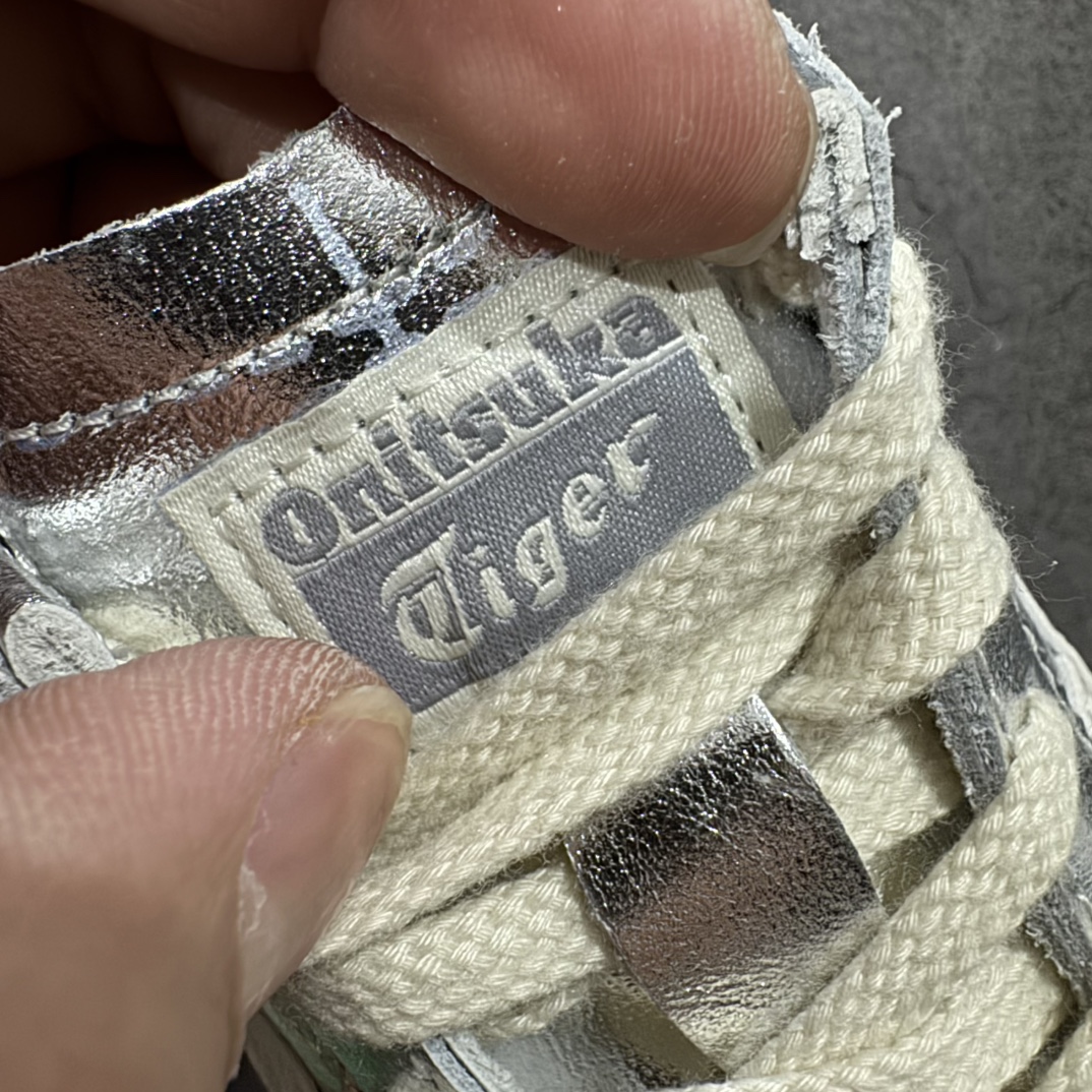 图片[6]-【MOK纯原】Asics Onitsuka Tiger MEXICO 66 亚瑟士鬼冢虎复古经典板鞋n市场最强版本 每个配色均购入原鞋校对 真正原厂头层牛皮 如假包赔 纹路、色泽、皮心颜色 质感百分百还原 海外订单工厂出品 超成熟稳定的做工品控 原装全套纸板楦头开发 原汁原味 完美呈现版型 私模正确鞋底咬花纹路 一比一鞋头弧度高度鞋身弧度 绝不口嗨 细节品控鞋型随意秒杀市面 原档咬花纹路私模大底 一个单元有六个三角形 总体形拼接呈现花瓣状 官方四联吊牌 原装Ortholite轻量化鞋垫 原盒原配 质保卡 说明书 钢印防尘纸  纸板中底带钢印 乳胶组合鞋垫 支持全方位的对比专柜 产品从款式颜色造型上体现出追求舒适和细节的完美 鞋类更是推崇手工制作的严谨与完美 融舒适性与可穿性的设计风格 注重细节的完美和别致魅力 既保持稳重 又不失轻松的时尚感 尺码：36 37 37.5 38 39 39.5 40 40.5 41.5 42 42.5 43.5 44 45 46 编码：WE230260-莆田鞋批发中心