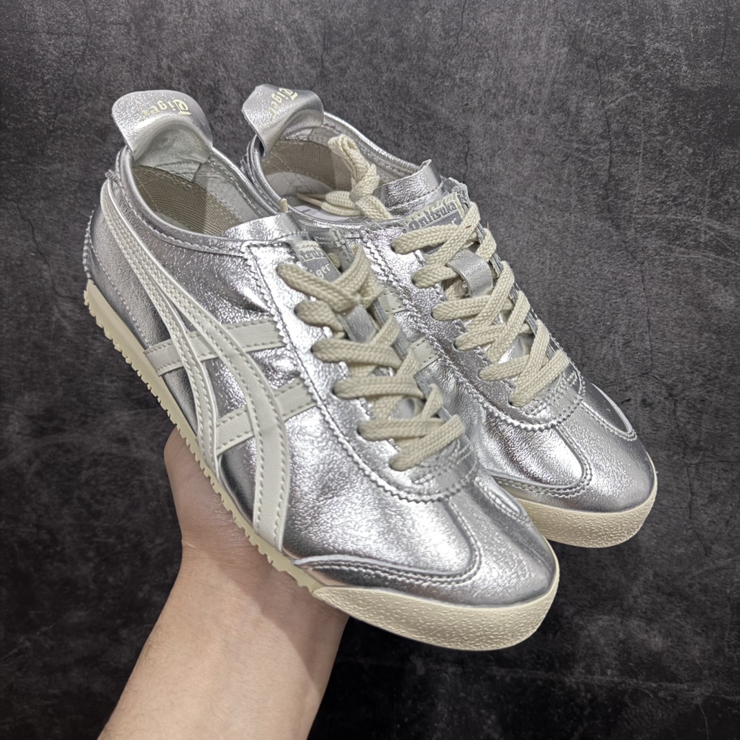 【MOK纯原】Asics Onitsuka Tiger MEXICO 66 亚瑟士鬼冢虎复古经典板鞋n市场最强版本 每个配色均购入原鞋校对 真正原厂头层牛皮 如假包赔 纹路、色泽、皮心颜色 质感百分百还原 海外订单工厂出品 超成熟稳定的做工品控 原装全套纸板楦头开发 原汁原味 完美呈现版型 私模正确鞋底咬花纹路 一比一鞋头弧度高度鞋身弧度 绝不口嗨 细节品控鞋型随意秒杀市面 原档咬花纹路私模大底 一个单元有六个三角形 总体形拼接呈现花瓣状 官方四联吊牌 原装Ortholite轻量化鞋垫 原盒原配 质保卡 说明书 钢印防尘纸  纸板中底带钢印 乳胶组合鞋垫 支持全方位的对比专柜 产品从款式颜色造型上体现出追求舒适和细节的完美 鞋类更是推崇手工制作的严谨与完美 融舒适性与可穿性的设计风格 注重细节的完美和别致魅力 既保持稳重 又不失轻松的时尚感 尺码：36 37 37.5 38 39 39.5 40 40.5 41.5 42 42.5 43.5 44 45 46 编码：WE230260-莆田鞋批发中心