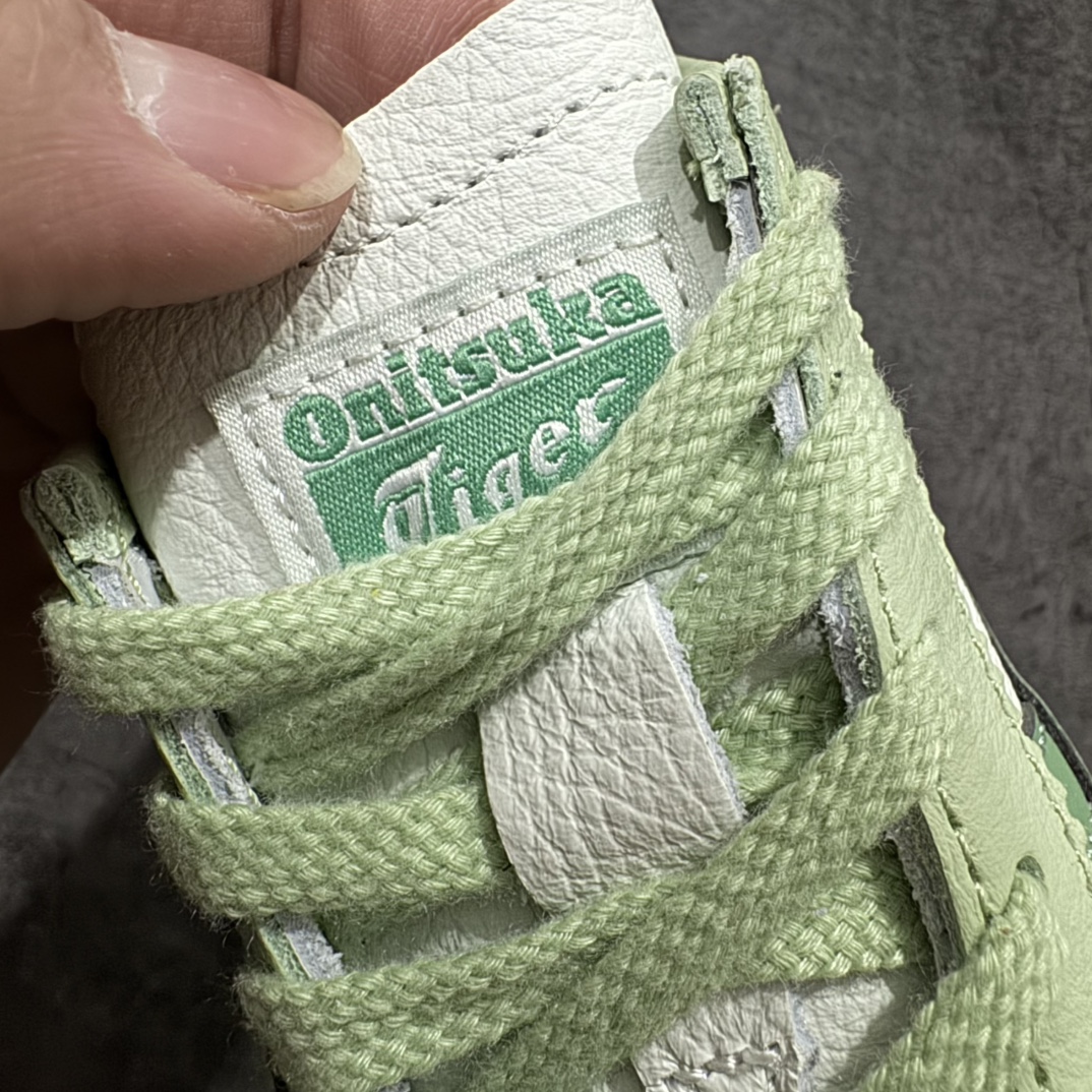 图片[6]-【MOK纯原】Asics Onitsuka Tiger MEXICO 66 亚瑟士鬼冢虎复古经典板鞋n市场最强版本 每个配色均购入原鞋校对 真正原厂头层牛皮 如假包赔 纹路、色泽、皮心颜色 质感百分百还原 海外订单工厂出品 超成熟稳定的做工品控 原装全套纸板楦头开发 原汁原味 完美呈现版型 私模正确鞋底咬花纹路 一比一鞋头弧度高度鞋身弧度 绝不口嗨 细节品控鞋型随意秒杀市面 原档咬花纹路私模大底 一个单元有六个三角形 总体形拼接呈现花瓣状 官方四联吊牌 原装Ortholite轻量化鞋垫 原盒原配 质保卡 说明书 钢印防尘纸  纸板中底带钢印 乳胶组合鞋垫 支持全方位的对比专柜 产品从款式颜色造型上体现出追求舒适和细节的完美 鞋类更是推崇手工制作的严谨与完美 融舒适性与可穿性的设计风格 注重细节的完美和别致魅力 既保持稳重 又不失轻松的时尚感 尺码：36 37 37.5 38 39 39.5 40 40.5 41.5 42 42.5 43.5 44 45 46 编码：WE230260-莆田鞋批发中心