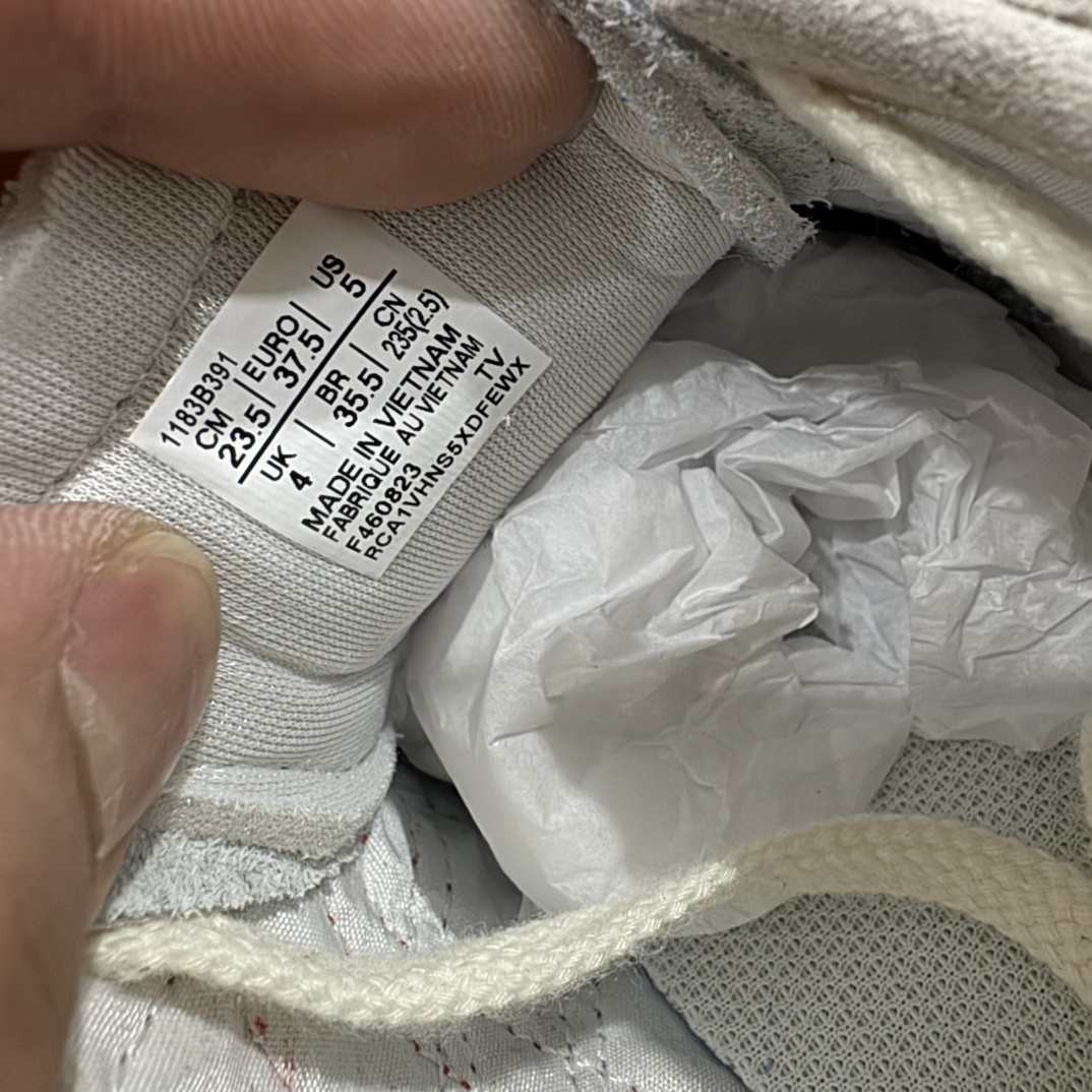 图片[7]-【MOK纯原】Asics Onitsuka Tiger MEXICO 66 亚瑟士鬼冢虎复古经典板鞋n市场最强版本 每个配色均购入原鞋校对 真正原厂头层牛皮 如假包赔 纹路、色泽、皮心颜色 质感百分百还原 海外订单工厂出品 超成熟稳定的做工品控 原装全套纸板楦头开发 原汁原味 完美呈现版型 私模正确鞋底咬花纹路 一比一鞋头弧度高度鞋身弧度 绝不口嗨 细节品控鞋型随意秒杀市面 原档咬花纹路私模大底 一个单元有六个三角形 总体形拼接呈现花瓣状 官方四联吊牌 原装Ortholite轻量化鞋垫 原盒原配 质保卡 说明书 钢印防尘纸  纸板中底带钢印 乳胶组合鞋垫 支持全方位的对比专柜 产品从款式颜色造型上体现出追求舒适和细节的完美 鞋类更是推崇手工制作的严谨与完美 融舒适性与可穿性的设计风格 注重细节的完美和别致魅力 既保持稳重 又不失轻松的时尚感 尺码：36 37 37.5 38 39 39.5 40 40.5 41.5 42 42.5 43.5 44 45 46 编码：WE230260-莆田鞋批发中心