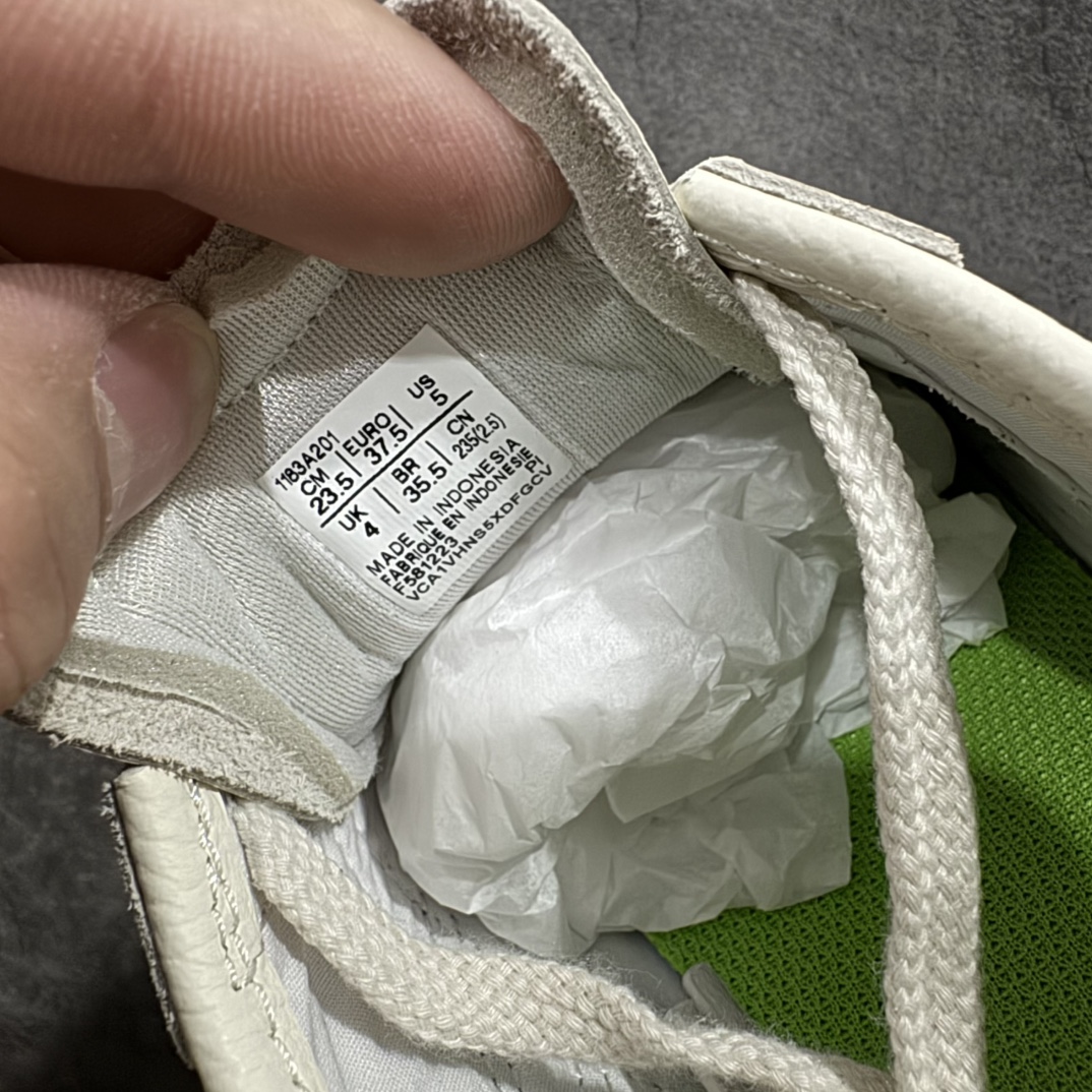 图片[7]-【MOK纯原】Asics Onitsuka Tiger MEXICO 66 亚瑟士鬼冢虎复古经典板鞋n市场最强版本 每个配色均购入原鞋校对 真正原厂头层牛皮 如假包赔 纹路、色泽、皮心颜色 质感百分百还原 海外订单工厂出品 超成熟稳定的做工品控 原装全套纸板楦头开发 原汁原味 完美呈现版型 私模正确鞋底咬花纹路 一比一鞋头弧度高度鞋身弧度 绝不口嗨 细节品控鞋型随意秒杀市面 原档咬花纹路私模大底 一个单元有六个三角形 总体形拼接呈现花瓣状 官方四联吊牌 原装Ortholite轻量化鞋垫 原盒原配 质保卡 说明书 钢印防尘纸  纸板中底带钢印 乳胶组合鞋垫 支持全方位的对比专柜 产品从款式颜色造型上体现出追求舒适和细节的完美 鞋类更是推崇手工制作的严谨与完美 融舒适性与可穿性的设计风格 注重细节的完美和别致魅力 既保持稳重 又不失轻松的时尚感 尺码：36 37 37.5 38 39 39.5 40 40.5 41.5 42 42.5 43.5 44 45 46 编码：WE230260-莆田鞋批发中心