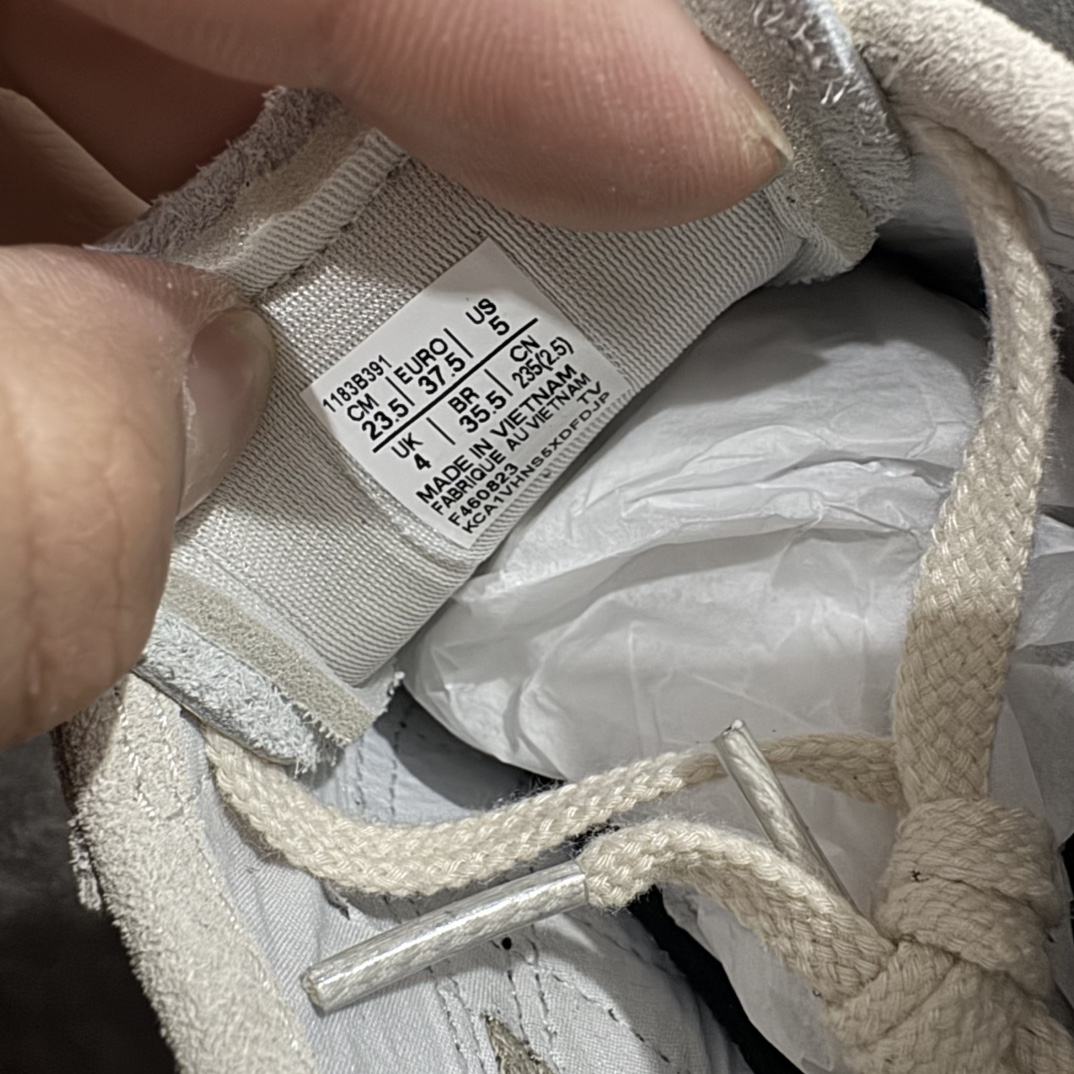 图片[7]-【MOK纯原】Asics Onitsuka Tiger MEXICO 66 亚瑟士鬼冢虎复古经典板鞋n市场最强版本 每个配色均购入原鞋校对 真正原厂头层牛皮 如假包赔 纹路、色泽、皮心颜色 质感百分百还原 海外订单工厂出品 超成熟稳定的做工品控 原装全套纸板楦头开发 原汁原味 完美呈现版型 私模正确鞋底咬花纹路 一比一鞋头弧度高度鞋身弧度 绝不口嗨 细节品控鞋型随意秒杀市面 原档咬花纹路私模大底 一个单元有六个三角形 总体形拼接呈现花瓣状 官方四联吊牌 原装Ortholite轻量化鞋垫 原盒原配 质保卡 说明书 钢印防尘纸  纸板中底带钢印 乳胶组合鞋垫 支持全方位的对比专柜 产品从款式颜色造型上体现出追求舒适和细节的完美 鞋类更是推崇手工制作的严谨与完美 融舒适性与可穿性的设计风格 注重细节的完美和别致魅力 既保持稳重 又不失轻松的时尚感 尺码：36 37 37.5 38 39 39.5 40 40.5 41.5 42 42.5 43.5 44 45 46 编码：WE230260-莆田鞋批发中心