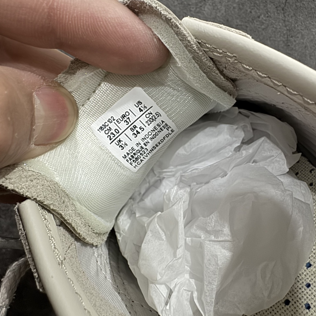 图片[7]-【MOK纯原】Asics Onitsuka Tiger MEXICO 66 亚瑟士鬼冢虎复古经典板鞋n市场最强版本 每个配色均购入原鞋校对 真正原厂头层牛皮 如假包赔 纹路、色泽、皮心颜色 质感百分百还原 海外订单工厂出品 超成熟稳定的做工品控 原装全套纸板楦头开发 原汁原味 完美呈现版型 私模正确鞋底咬花纹路 一比一鞋头弧度高度鞋身弧度 绝不口嗨 细节品控鞋型随意秒杀市面 原档咬花纹路私模大底 一个单元有六个三角形 总体形拼接呈现花瓣状 官方四联吊牌 原装Ortholite轻量化鞋垫 原盒原配 质保卡 说明书 钢印防尘纸  纸板中底带钢印 乳胶组合鞋垫 支持全方位的对比专柜 产品从款式颜色造型上体现出追求舒适和细节的完美 鞋类更是推崇手工制作的严谨与完美 融舒适性与可穿性的设计风格 注重细节的完美和别致魅力 既保持稳重 又不失轻松的时尚感 尺码：36 37 37.5 38 39 39.5 40 40.5 41.5 42 42.5 43.5 44 45 46 编码：WE230260-莆田鞋批发中心