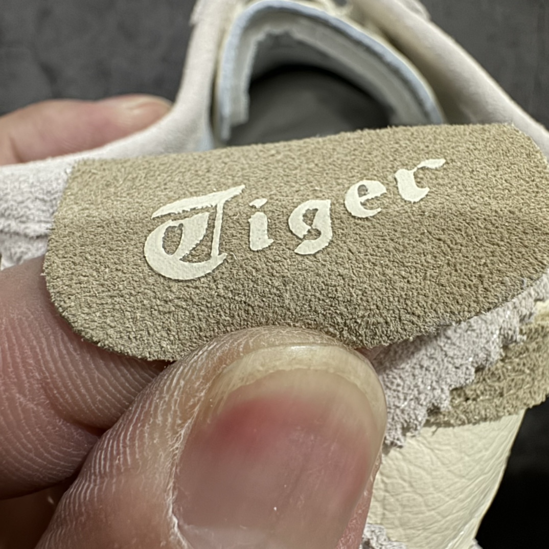 图片[2]-【MOK纯原】Asics Onitsuka Tiger MEXICO 66 亚瑟士鬼冢虎复古经典板鞋n市场最强版本 每个配色均购入原鞋校对 真正原厂头层牛皮 如假包赔 纹路、色泽、皮心颜色 质感百分百还原 海外订单工厂出品 超成熟稳定的做工品控 原装全套纸板楦头开发 原汁原味 完美呈现版型 私模正确鞋底咬花纹路 一比一鞋头弧度高度鞋身弧度 绝不口嗨 细节品控鞋型随意秒杀市面 原档咬花纹路私模大底 一个单元有六个三角形 总体形拼接呈现花瓣状 官方四联吊牌 原装Ortholite轻量化鞋垫 原盒原配 质保卡 说明书 钢印防尘纸  纸板中底带钢印 乳胶组合鞋垫 支持全方位的对比专柜 产品从款式颜色造型上体现出追求舒适和细节的完美 鞋类更是推崇手工制作的严谨与完美 融舒适性与可穿性的设计风格 注重细节的完美和别致魅力 既保持稳重 又不失轻松的时尚感 尺码：36 37 37.5 38 39 39.5 40 40.5 41.5 42 42.5 43.5 44 45 46 编码：WE230260-莆田鞋批发中心