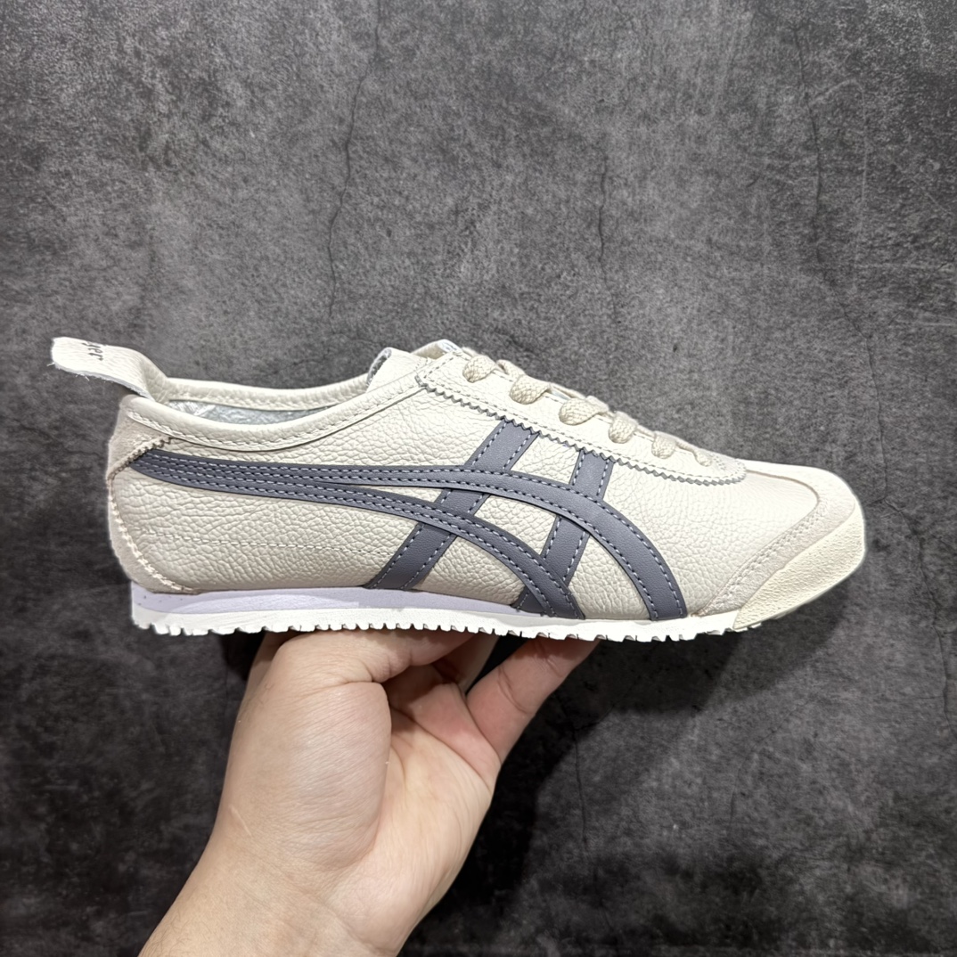 【MOK纯原】Asics Onitsuka Tiger MEXICO 66 亚瑟士鬼冢虎复古经典板鞋 市场最强版本 每个配色均购入原鞋校对 真正原厂头层牛皮 如假包赔 纹路、色泽、皮心颜色 质感百分百还原 海外订单工厂出品 超成熟稳定的做工品控 原装全套纸板楦头开发 原汁原味 完美呈现版型 私模正确鞋底咬花纹路 一比一鞋头弧度高度鞋身弧度 绝不口嗨 细节品控鞋型随意秒杀市面 原档咬花纹路私模大底 一个单元有六个三角形 总体形拼接呈现花瓣状 官方四联吊牌 原装Ortholite轻量化鞋垫 原盒原配 质保卡 说明书 钢印防尘纸 纸板中底带钢印 乳胶组合鞋垫 支持全方位的对比专柜 产品从款式颜色造型上体现出追求舒适和细节的完美 鞋类更是推崇手工制作的严谨与完美 融舒适性与可穿性的设计风格 注重细节的完美和别致魅力 既保持稳重 又不失轻松的时尚感 尺码:36 37 37.5 38 39 39.5 40 40.5 41.5 42 42.5 43.5 44 45 46-选品中心