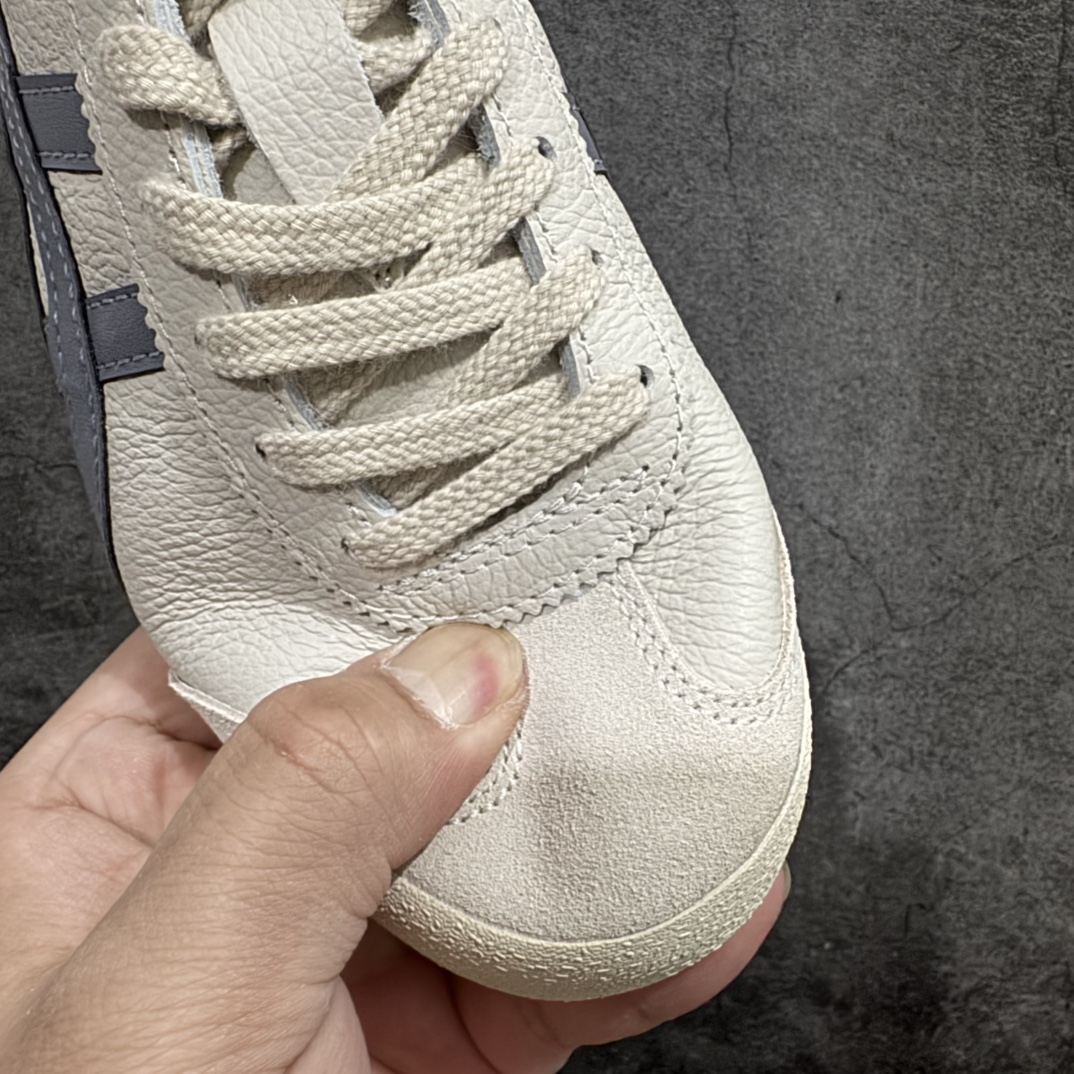 图片[5]-【MOK纯原】Asics Onitsuka Tiger MEXICO 66 亚瑟士鬼冢虎复古经典板鞋n市场最强版本 每个配色均购入原鞋校对 真正原厂头层牛皮 如假包赔 纹路、色泽、皮心颜色 质感百分百还原 海外订单工厂出品 超成熟稳定的做工品控 原装全套纸板楦头开发 原汁原味 完美呈现版型 私模正确鞋底咬花纹路 一比一鞋头弧度高度鞋身弧度 绝不口嗨 细节品控鞋型随意秒杀市面 原档咬花纹路私模大底 一个单元有六个三角形 总体形拼接呈现花瓣状 官方四联吊牌 原装Ortholite轻量化鞋垫 原盒原配 质保卡 说明书 钢印防尘纸  纸板中底带钢印 乳胶组合鞋垫 支持全方位的对比专柜 产品从款式颜色造型上体现出追求舒适和细节的完美 鞋类更是推崇手工制作的严谨与完美 融舒适性与可穿性的设计风格 注重细节的完美和别致魅力 既保持稳重 又不失轻松的时尚感 尺码：36 37 37.5 38 39 39.5 40 40.5 41.5 42 42.5 43.5 44 45 46 编码：WE230260-莆田鞋批发中心