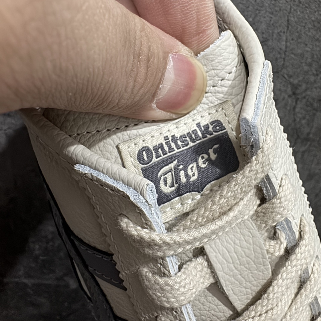 图片[6]-【MOK纯原】Asics Onitsuka Tiger MEXICO 66 亚瑟士鬼冢虎复古经典板鞋n市场最强版本 每个配色均购入原鞋校对 真正原厂头层牛皮 如假包赔 纹路、色泽、皮心颜色 质感百分百还原 海外订单工厂出品 超成熟稳定的做工品控 原装全套纸板楦头开发 原汁原味 完美呈现版型 私模正确鞋底咬花纹路 一比一鞋头弧度高度鞋身弧度 绝不口嗨 细节品控鞋型随意秒杀市面 原档咬花纹路私模大底 一个单元有六个三角形 总体形拼接呈现花瓣状 官方四联吊牌 原装Ortholite轻量化鞋垫 原盒原配 质保卡 说明书 钢印防尘纸  纸板中底带钢印 乳胶组合鞋垫 支持全方位的对比专柜 产品从款式颜色造型上体现出追求舒适和细节的完美 鞋类更是推崇手工制作的严谨与完美 融舒适性与可穿性的设计风格 注重细节的完美和别致魅力 既保持稳重 又不失轻松的时尚感 尺码：36 37 37.5 38 39 39.5 40 40.5 41.5 42 42.5 43.5 44 45 46 编码：WE230260-莆田鞋批发中心