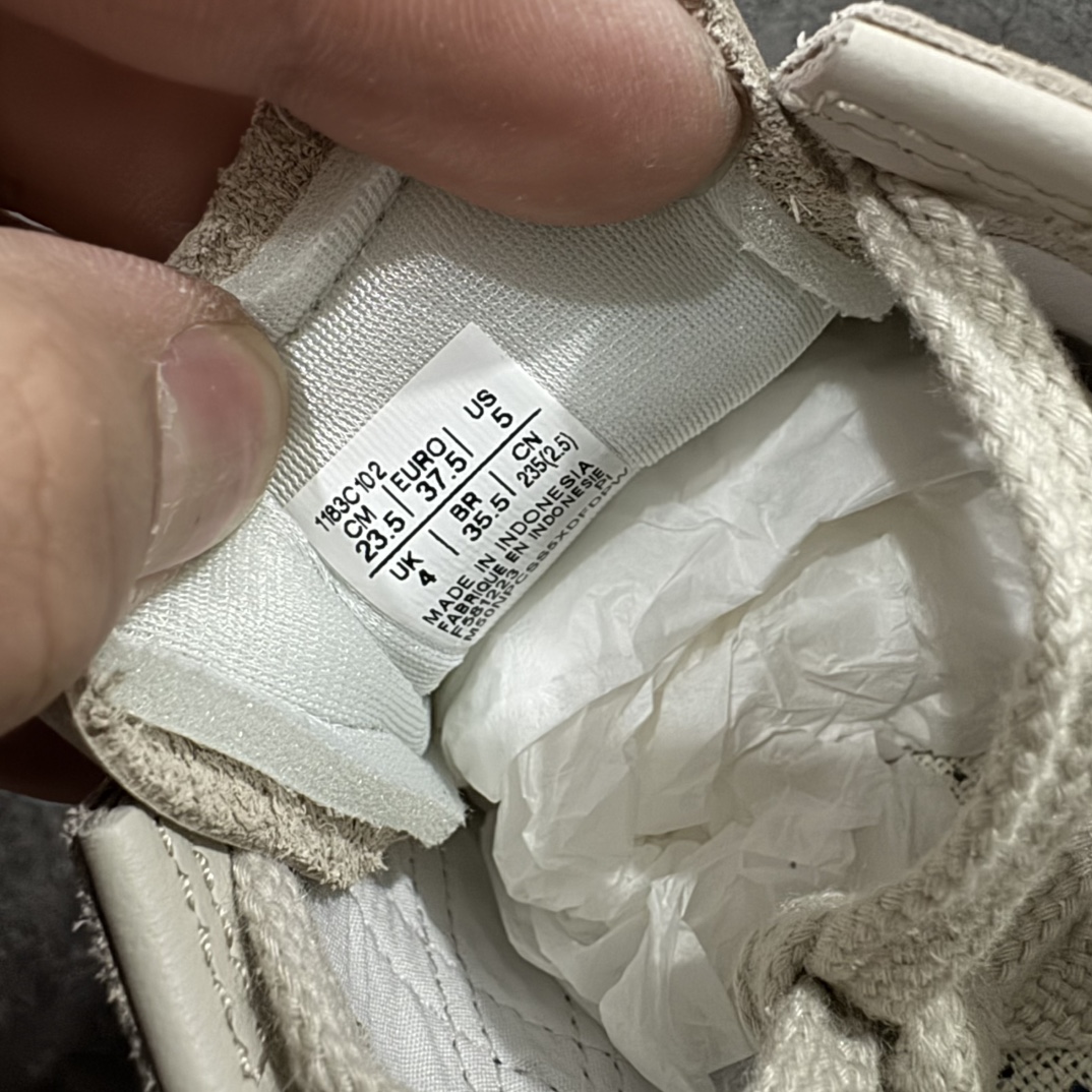 图片[7]-【MOK纯原】Asics Onitsuka Tiger MEXICO 66 亚瑟士鬼冢虎复古经典板鞋n市场最强版本 每个配色均购入原鞋校对 真正原厂头层牛皮 如假包赔 纹路、色泽、皮心颜色 质感百分百还原 海外订单工厂出品 超成熟稳定的做工品控 原装全套纸板楦头开发 原汁原味 完美呈现版型 私模正确鞋底咬花纹路 一比一鞋头弧度高度鞋身弧度 绝不口嗨 细节品控鞋型随意秒杀市面 原档咬花纹路私模大底 一个单元有六个三角形 总体形拼接呈现花瓣状 官方四联吊牌 原装Ortholite轻量化鞋垫 原盒原配 质保卡 说明书 钢印防尘纸  纸板中底带钢印 乳胶组合鞋垫 支持全方位的对比专柜 产品从款式颜色造型上体现出追求舒适和细节的完美 鞋类更是推崇手工制作的严谨与完美 融舒适性与可穿性的设计风格 注重细节的完美和别致魅力 既保持稳重 又不失轻松的时尚感 尺码：36 37 37.5 38 39 39.5 40 40.5 41.5 42 42.5 43.5 44 45 46 编码：WE230260-莆田鞋批发中心