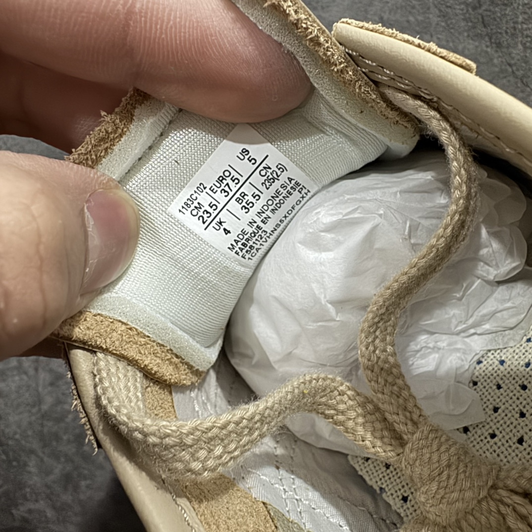 图片[7]-【MOK纯原】Asics Onitsuka Tiger MEXICO 66 亚瑟士鬼冢虎复古经典板鞋n市场最强版本 每个配色均购入原鞋校对 真正原厂头层牛皮 如假包赔 纹路、色泽、皮心颜色 质感百分百还原 海外订单工厂出品 超成熟稳定的做工品控 原装全套纸板楦头开发 原汁原味 完美呈现版型 私模正确鞋底咬花纹路 一比一鞋头弧度高度鞋身弧度 绝不口嗨 细节品控鞋型随意秒杀市面 原档咬花纹路私模大底 一个单元有六个三角形 总体形拼接呈现花瓣状 官方四联吊牌 原装Ortholite轻量化鞋垫 原盒原配 质保卡 说明书 钢印防尘纸  纸板中底带钢印 乳胶组合鞋垫 支持全方位的对比专柜 产品从款式颜色造型上体现出追求舒适和细节的完美 鞋类更是推崇手工制作的严谨与完美 融舒适性与可穿性的设计风格 注重细节的完美和别致魅力 既保持稳重 又不失轻松的时尚感 尺码：36 37 37.5 38 39 39.5 40 40.5 41.5 42 42.5 43.5 44 45 46 编码：WE230260-莆田鞋批发中心