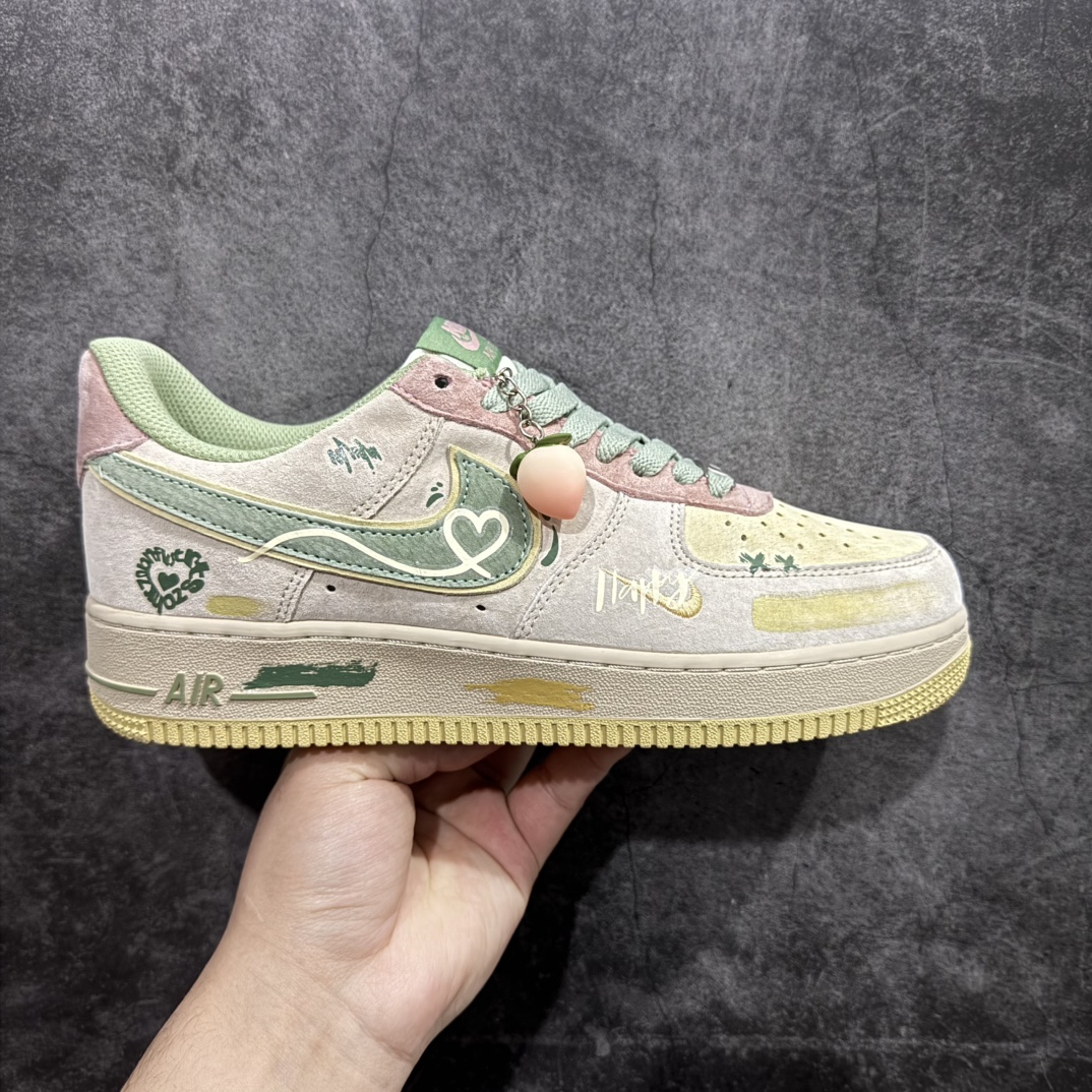 【公司级】Nk  Air Force 1\’07 Low \”Peach trees\” 桃之夭夭 平安夜限定 空军一号定制低帮秋冬休闲板鞋 CD1212-777rn#平安夜，城市的街头巷尾弥漫着浓郁的节日气息。商店的橱窗里挂满了彩灯与圣诞装饰，“桃之夭夭，灼灼其华。”这几朵桃花，在周围萧瑟的环境里显得格格不入，却又美得惊心动魄r 尺码：36 36.5 37.5 38 38.5 39 40 40.5 41 42 42.5 43 44 44.5 45  编码：HXS310320-莆田鞋批发中心