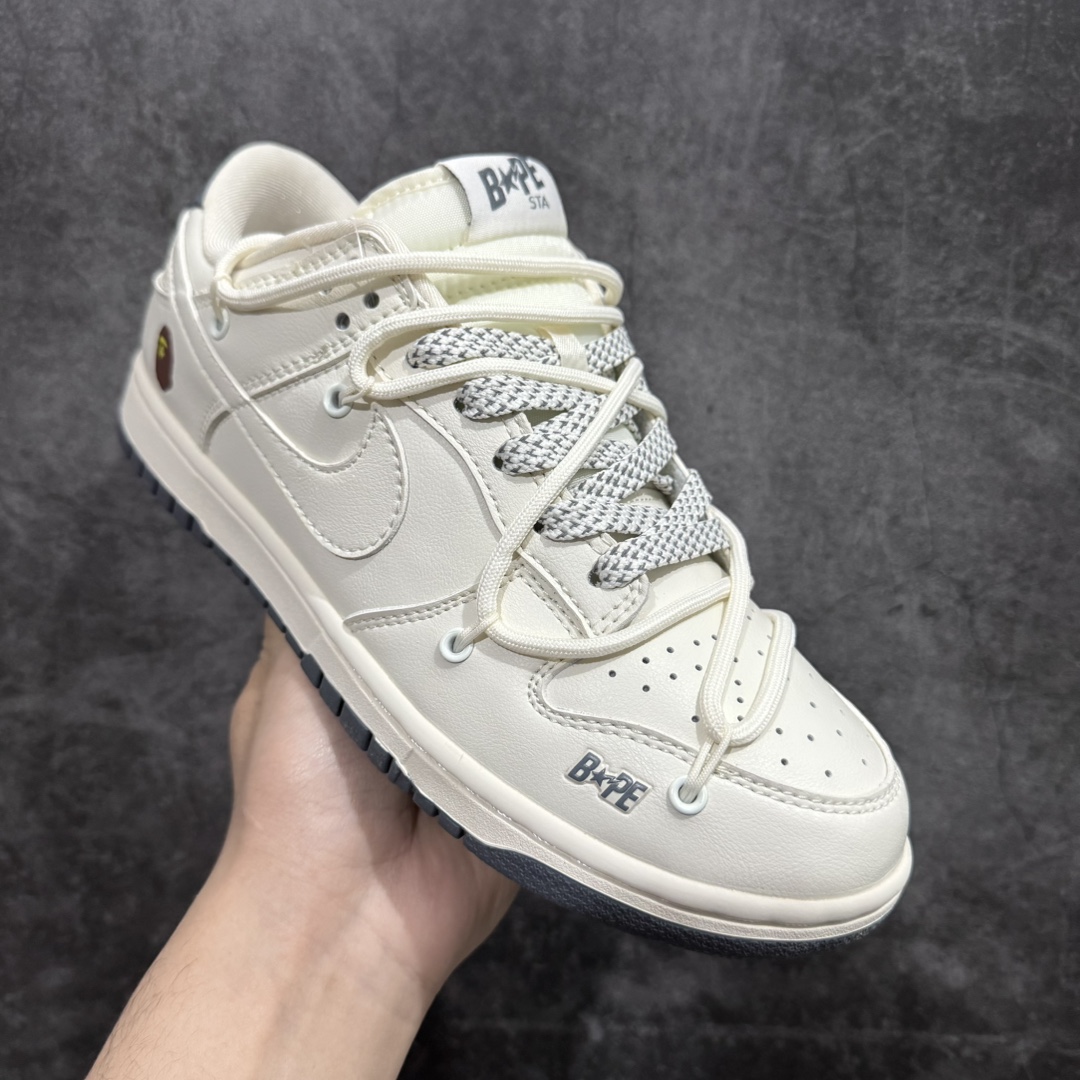 图片[3]-【定制版】Nk SB Dunk Low BAPE联名-米黑 周年高端定制 低帮休闲板鞋 #定制鞋盒 大厂纯原品质出货 超高清洁度 皮料切割干净无任何毛边 细节完美货号： JJ5688-100   尺码：36 36.5 37.5 38 38.5 39 40 40.5 41 42 42.5 43 44 44.5 45 编码：HXS280300-莆田鞋批发中心