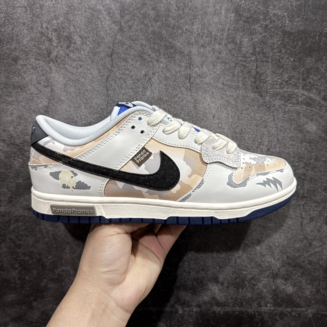 【YC纯原】NK Dunk Low 拓荒骑士 无人区 FQ8826-100n 定制系列天花板 无原鞋不开发 全系列得物原鞋一比一校对开发 配色持续更新中 终端对接 优势输出 全套原厂楦头原纸板数据档案倾力打造 原汁原味莞产 极致还原 圈内最强针车工艺 高端零售指定版 广东原厂配套原盒原标 鞋盒分三个尺码段 原厂冲刀 超高清洁度 全鞋零毛边皮料切割 采用原厂百宏鞋带以及原厂百宏织唛舌标 内标可供原厂几率过验 进口原装条纹中底布 四线拉帮白色点胶 原厂拉帮手法遵循公司 原厂电绣 极致还原SIZE：36 36.5 37.5 38 38.5 39 40 40.5 41 42 42.5 43 44 44.5 45 46 编码：HXS320340-莆田鞋批发中心