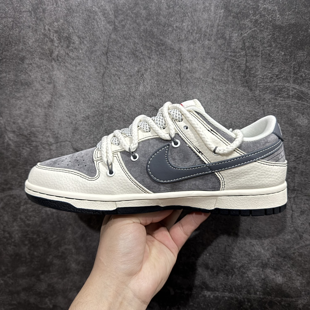 图片[2]-【定制版】Nk SB Dunk Low Supreme联名-绑带米灰灰勾 周年高端定制 低帮休闲板鞋 YX5066-210rn#定制鞋盒 大厂纯原品质出货 超高清洁度 皮料切割干净无任何毛边 细节完美 r 尺码：36 36.5 37.5 38 38.5 39 40 40.5 41 42 42.5 43 44 44.5 45 编码：HXS340360-莆田鞋批发中心