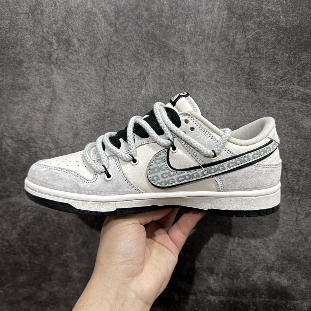 图片[2]-【定制版】Nk SB Dunk Low 北面联名-CDG灰黑抽绳 周年高端定制 低帮休闲板鞋 XX3168-307rn#定制鞋盒 大厂纯原品质出货 超高清洁度 皮料切割干净无任何毛边 细节完美 r 尺码：36 36.5 37.5 38 38.5 39 40 40.5 41 42 42.5 43 44 44.5 45 编码：HXS340360-莆田鞋批发中心