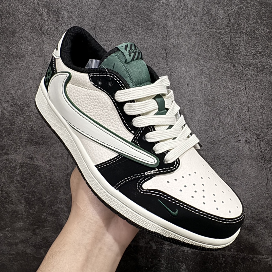 图片[3]-n【定制版】Travis Scott x Fragment Design x Air Jordan 1 Low OG SP AJ1 OF联名-黑白深绿 低帮文化休闲板鞋 SJ2068-114rn#多方联名合作融合了Travis Scott 独特的音乐风格，藤原浩个性的设计风格以及Jordan品牌的经典元素 使其成为一双具有独特身份和价值的鞋子 清新而立体的外观加上联名标识更突出了其独特身份 这种配色方案显示出活力和时尚感 在视觉上引人注目  鞋身的质感和细腻的细节处理使其显得高端而格调十足  这款“倒钩”联名是设计与创意完美结合 融合多方的个性风格是一款备受瞩目的潮流鞋款r 尺码：36 36.5 37.5 38 38.5 39 40 40.5 41 42 42.5 43 44 44.5 45  编码：HXS320340-莆田鞋批发中心