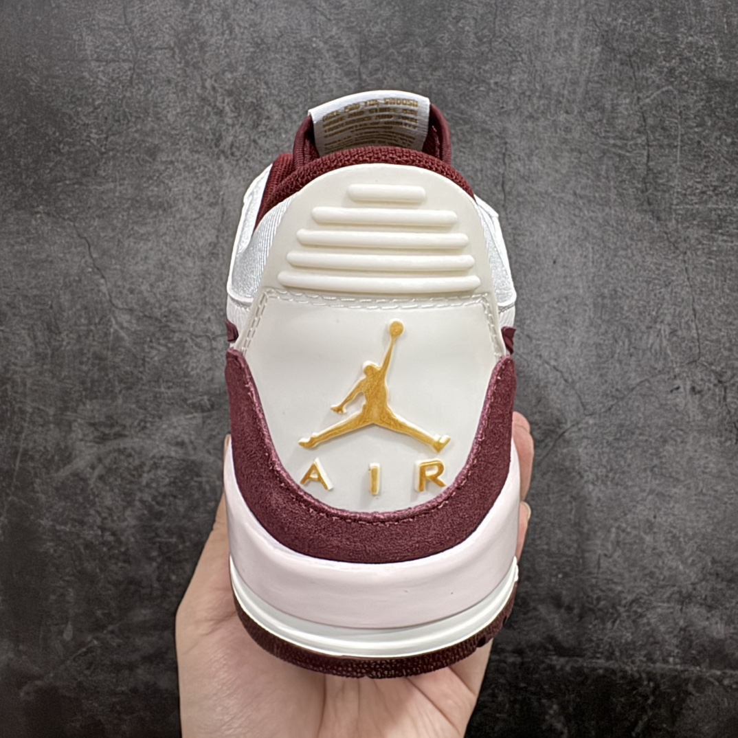 图片[4]-【纯原N版】Air Jordan Legacy AJ312 Low低帮复古篮球鞋 蛇年限定 IB4712-161nn市场最强独一档产物 全套原纸板楦头开发 原厂大底磨具加持立体防滑纹理 原档数据后跟TPU子母扣魔术贴 原装可视Air Sole气垫 原汁原味最完美的312代版型 唯一正确鞋头趴度弧度高度鞋身腰线 进口港宝加持 后跟自然饱满 全鞋荧光划线卡点 追求极致完美 每一双都是工艺品 多重QC质检 超越公司货的品控标准 实实在在的免检产品 鞋身采用了皮革材质打造 横跨鞋面的魔术贴十分吸睛 侧面的Swoosh Logo的一部分被鞋面遮挡了一部分 颇具玩味 魔术贴上标有NK标识 而鞋舌上是Jordan的经典红色飞翼Logo 后跟和鞋底均采用了AJ3的设计 后跟上同样也使用了经典的爆裂纹图案SIZE：36-47.5 编码：QH2802300-莆田鞋批发中心