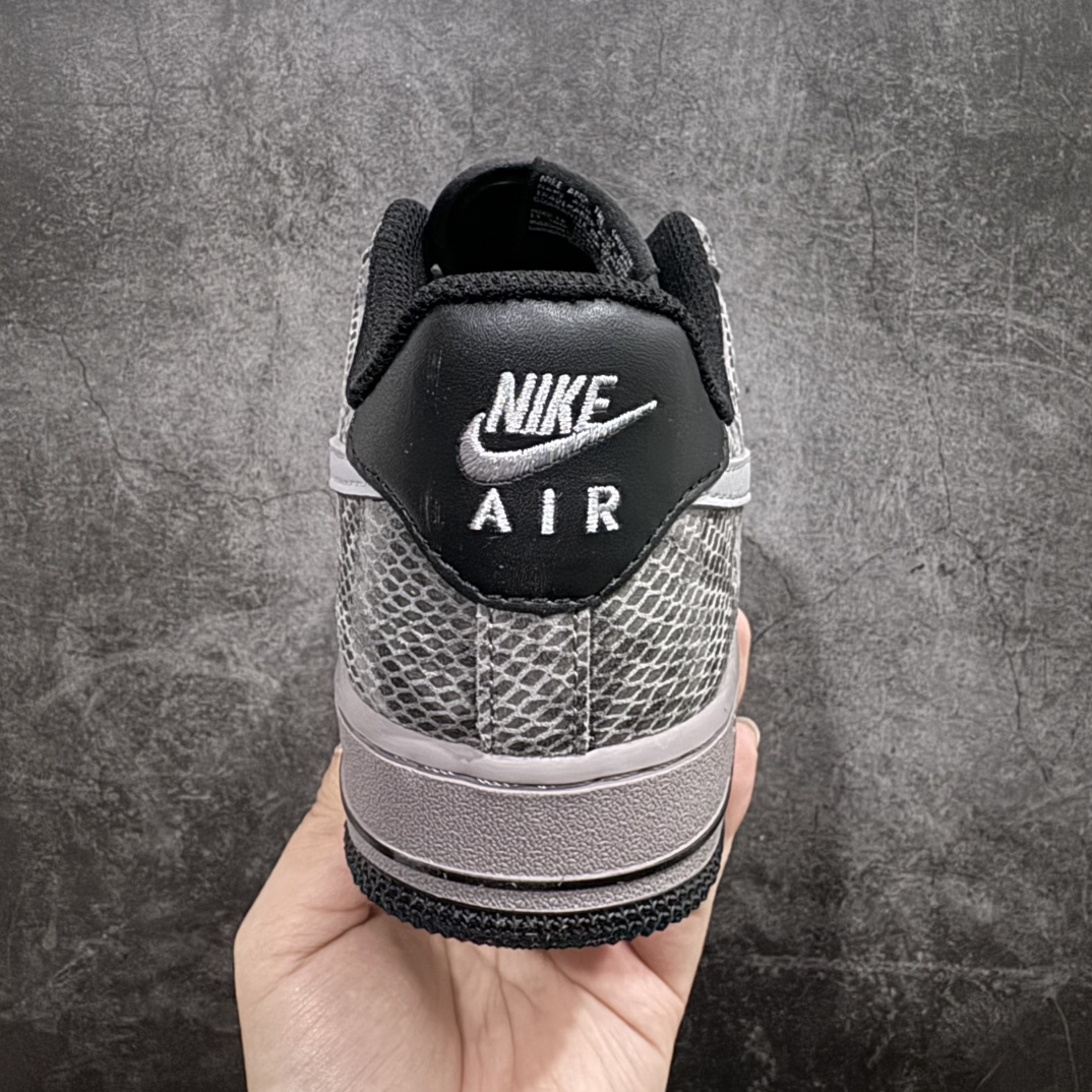 图片[4]-【公司级】Nike Air Force 1 Low ——“黑灰蛇纹”空军一号低帮运动休闲板鞋n原厂冲刀皮料切割干净 无任何毛边 清洁度细节完美 做工细节全方位比对原鞋。n原楦原纸板 打造纯正空军 专注外贸渠道 全掌内置蜂窝气垫 原盒配件 原厂中底钢印、拉帮完美！ 全套原楦原模倾力打造完美版型！ 货号：HF2898-001  尺码：36 36.5 37.5 38 38.5 39 40 40.5 41 42 42.5 43 44 44.5 45 编码：CC230240-莆田鞋批发中心