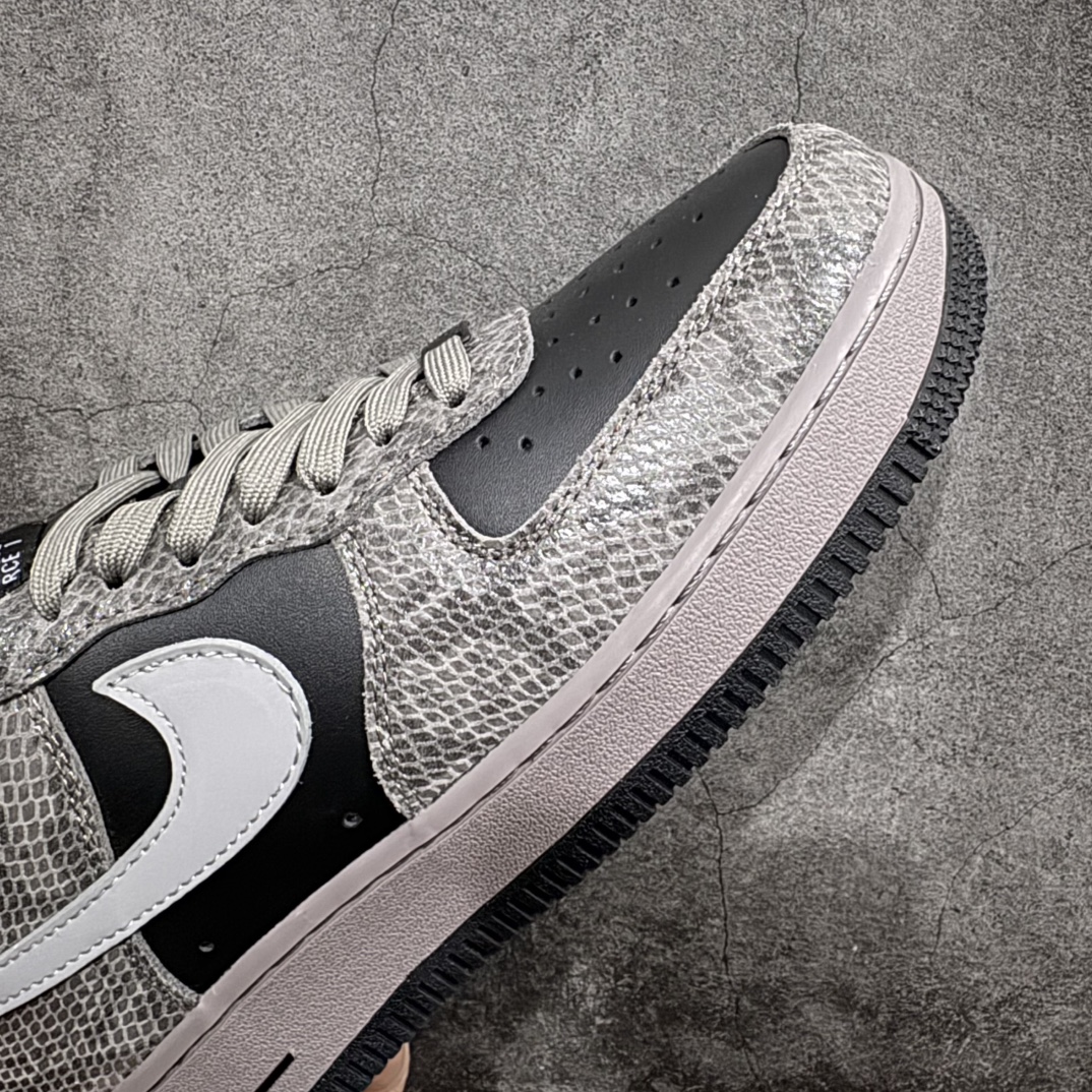 图片[6]-【公司级】Nike Air Force 1 Low ——“黑灰蛇纹”空军一号低帮运动休闲板鞋n原厂冲刀皮料切割干净 无任何毛边 清洁度细节完美 做工细节全方位比对原鞋。n原楦原纸板 打造纯正空军 专注外贸渠道 全掌内置蜂窝气垫 原盒配件 原厂中底钢印、拉帮完美！ 全套原楦原模倾力打造完美版型！ 货号：HF2898-001  尺码：36 36.5 37.5 38 38.5 39 40 40.5 41 42 42.5 43 44 44.5 45 编码：CC230240-莆田鞋批发中心