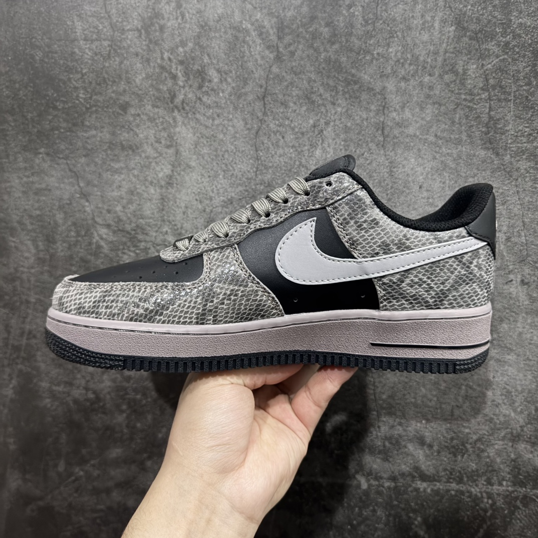 图片[2]-【公司级】Nike Air Force 1 Low ——“黑灰蛇纹”空军一号低帮运动休闲板鞋n原厂冲刀皮料切割干净 无任何毛边 清洁度细节完美 做工细节全方位比对原鞋。n原楦原纸板 打造纯正空军 专注外贸渠道 全掌内置蜂窝气垫 原盒配件 原厂中底钢印、拉帮完美！ 全套原楦原模倾力打造完美版型！ 货号：HF2898-001  尺码：36 36.5 37.5 38 38.5 39 40 40.5 41 42 42.5 43 44 44.5 45 编码：CC230240-莆田鞋批发中心