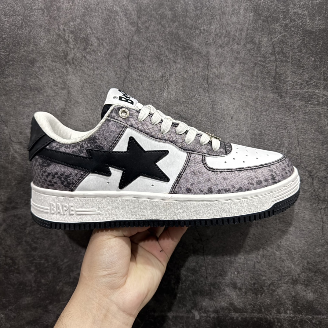 【纯原Y版】A BATHING APE STA  经典潮流 时尚板鞋 男女同款BAPE STA 是 Bape 旗下的一款运动鞋系列。BAPE STA 于 2002 年推出，该鞋款融合了 Bape 的品牌元素和风格，具有较高的辨识度。有各种丰富的颜色选择，满足不同消费者的喜好。Bape 作为著名的潮流品牌，BAPE STA 也带有浓厚的潮流感，受到许多潮流人士和明星的喜爱。对街头潮流文化产生了一定的影响。它不仅是一款运动鞋，更是潮流文化的一种象征。 尺码:36 36.5 37.5 38 38.5 40 40.5 41 42 42.5 43 44 44.5 45 46 编码：DF260280-莆田鞋批发中心