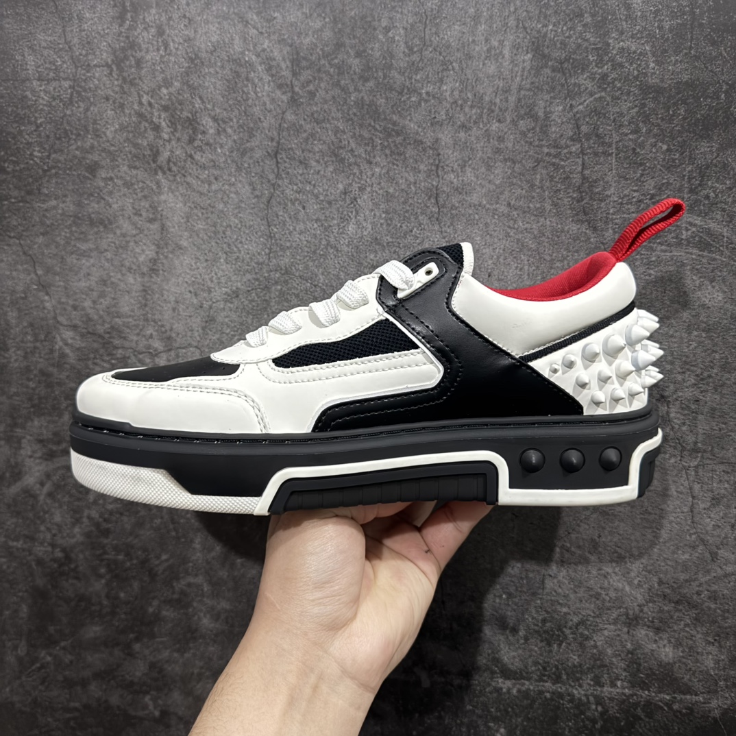 图片[2]-【OK纯原版】Christian Louboutin 路铂廷 24ss 红底运动鞋 发布活动回溯标志性的90年代，以及篮球文化盛行的传奇时代，致敬全新运动鞋 ASTROLOUBI的灵感源泉。轻巧动感设计，后跟拉袢方便一脚蹬穿脱 后帮饰有铆钉，鞋身一侧点缀CL字母标志，个性亮眼 尺码：36-47-选品中心