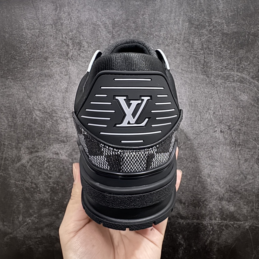 图片[4]-【HM无胶顶级版礼盒】 现货当天可取 LV Trainer系列高奢运动鞋 新款芯片顶级 潮人必备单品 同步ZP官网空胶工艺 鞋舌、挂饰均镶嵌NFC芯片感应装置 正确胶片断点式设计 中底正确还原原版油印字母比例 1：1原楦格板、楦头、刀磨全新升级！ 独家订制顶级压纹麂皮 原版开模TPU大底 质感原版一致 垫脚聚米微料加透气英伦网布 披靡市场任何版本！细节完美呈现！ 代购指定版本 全新升级最新双盒包装 扫码秒进官网！ 全套包装配件同比原版 尺码： 35-45-选品中心