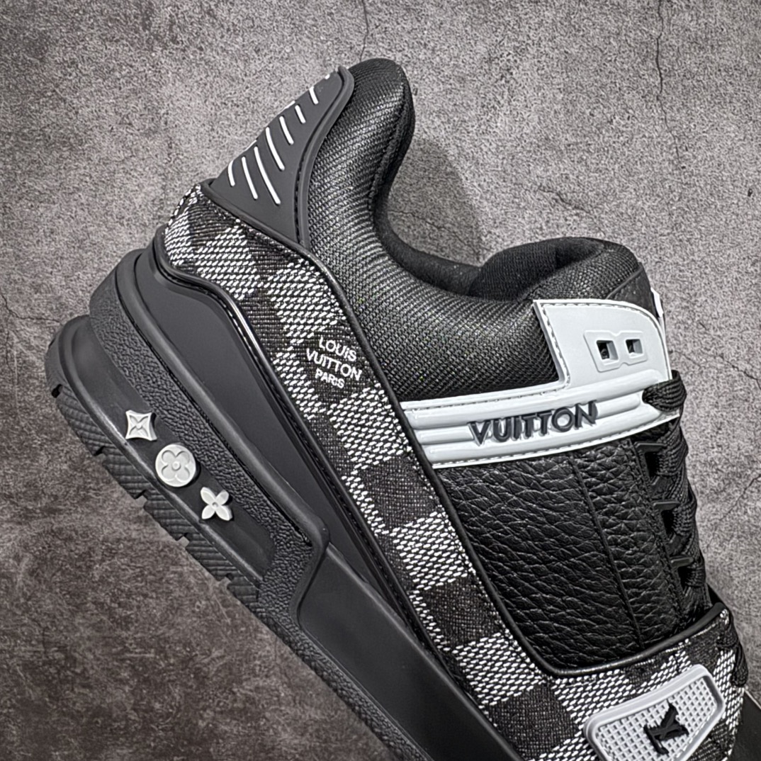 图片[7]-【HM无胶顶级版礼盒】 现货当天可取 LV Trainer系列高奢运动鞋 新款芯片顶级 潮人必备单品 同步ZP官网空胶工艺 鞋舌、挂饰均镶嵌NFC芯片感应装置 正确胶片断点式设计 中底正确还原原版油印字母比例 1：1原楦格板、楦头、刀磨全新升级！ 独家订制顶级压纹麂皮 原版开模TPU大底 质感原版一致 垫脚聚米微料加透气英伦网布 披靡市场任何版本！细节完美呈现！ 代购指定版本 全新升级最新双盒包装 扫码秒进官网！ 全套包装配件同比原版 尺码： 35-45-选品中心