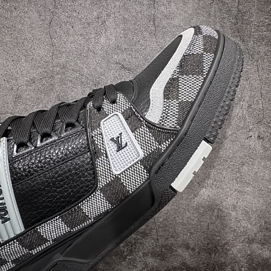 图片[6]-【HM无胶顶级版礼盒】 现货当天可取 LV Trainer系列高奢运动鞋 新款芯片顶级 潮人必备单品 同步ZP官网空胶工艺 鞋舌、挂饰均镶嵌NFC芯片感应装置 正确胶片断点式设计 中底正确还原原版油印字母比例 1：1原楦格板、楦头、刀磨全新升级！ 独家订制顶级压纹麂皮 原版开模TPU大底 质感原版一致 垫脚聚米微料加透气英伦网布 披靡市场任何版本！细节完美呈现！ 代购指定版本 全新升级最新双盒包装 扫码秒进官网！ 全套包装配件同比原版 尺码： 35-45-选品中心