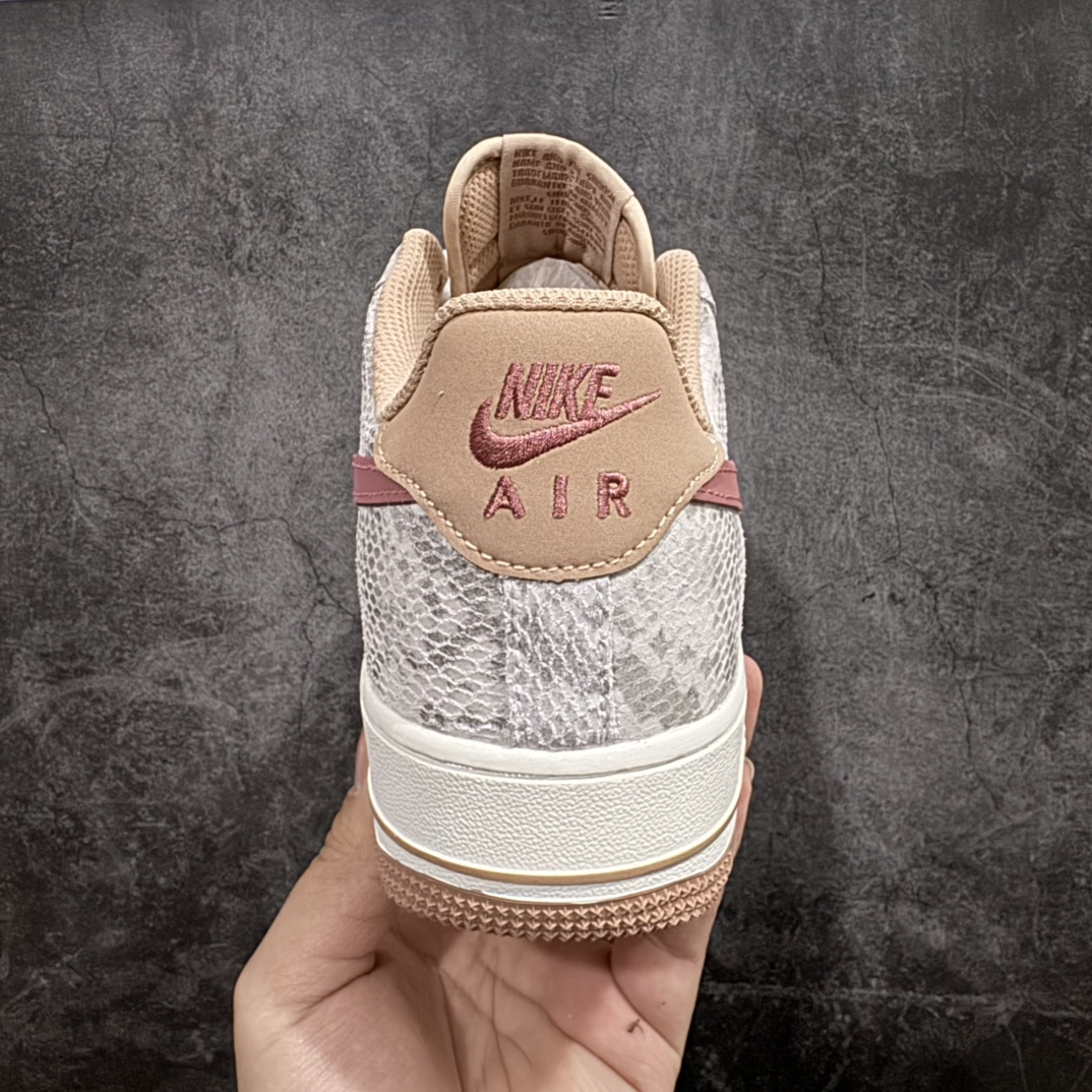 图片[4]-【公司级】Nike Air Force 1 Low 蛇年白棕 空军一号低帮运动休闲板鞋 原楦头原纸板  打造纯正空军版型#专注外贸渠道  全掌内置蜂窝气垫 #原盒配件 原厂中底钢印、拉帮完美  货号：HF2898-100 尺码：36 36.5 37.5 38 38.5 39 40 40.5 41 42 42.5 43 44 44.5 45 编码：LF230250-莆田鞋批发中心