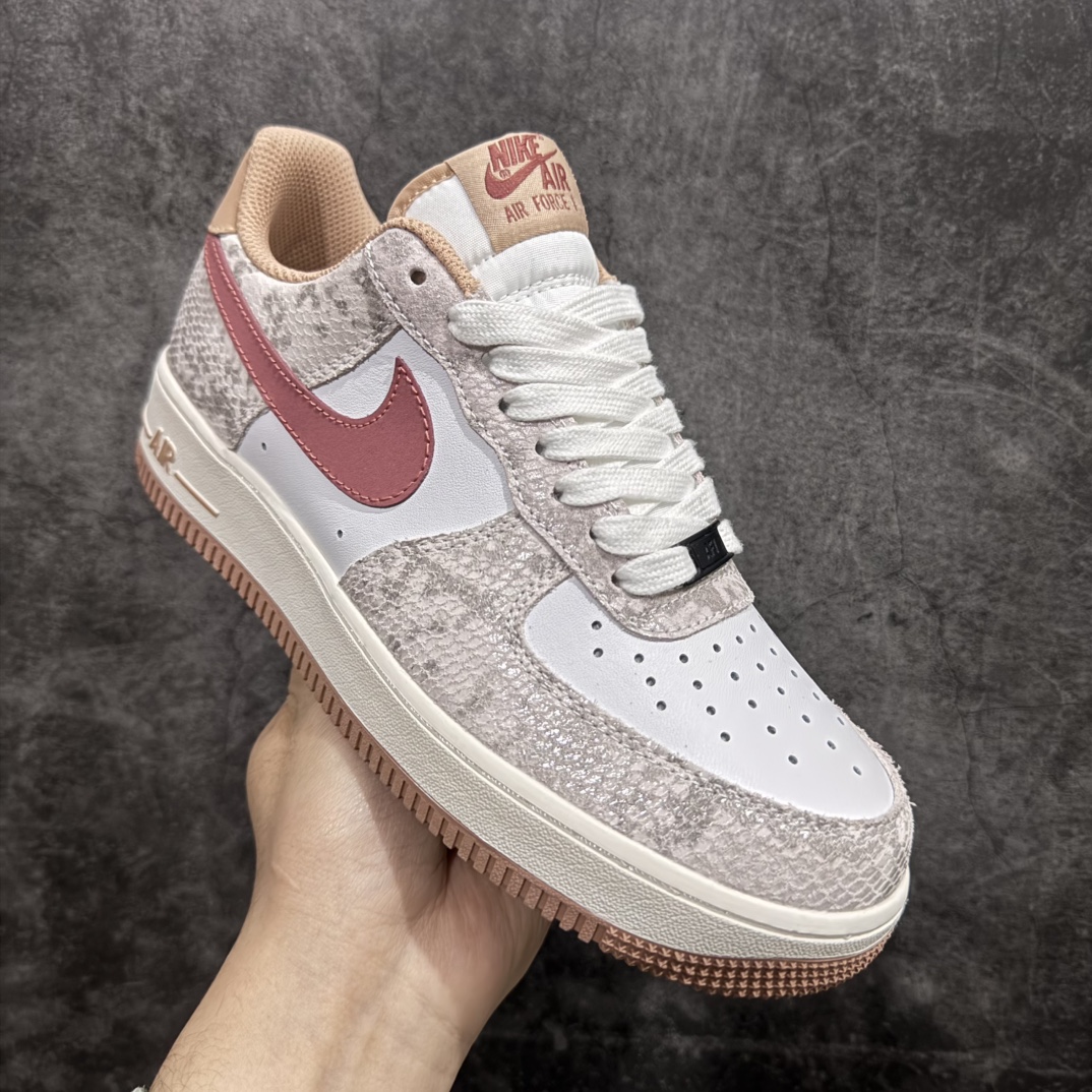 图片[3]-【公司级】Nike Air Force 1 Low 蛇年白棕 空军一号低帮运动休闲板鞋 原楦头原纸板  打造纯正空军版型#专注外贸渠道  全掌内置蜂窝气垫 #原盒配件 原厂中底钢印、拉帮完美  货号：HF2898-100 尺码：36 36.5 37.5 38 38.5 39 40 40.5 41 42 42.5 43 44 44.5 45 编码：LF230250-莆田鞋批发中心