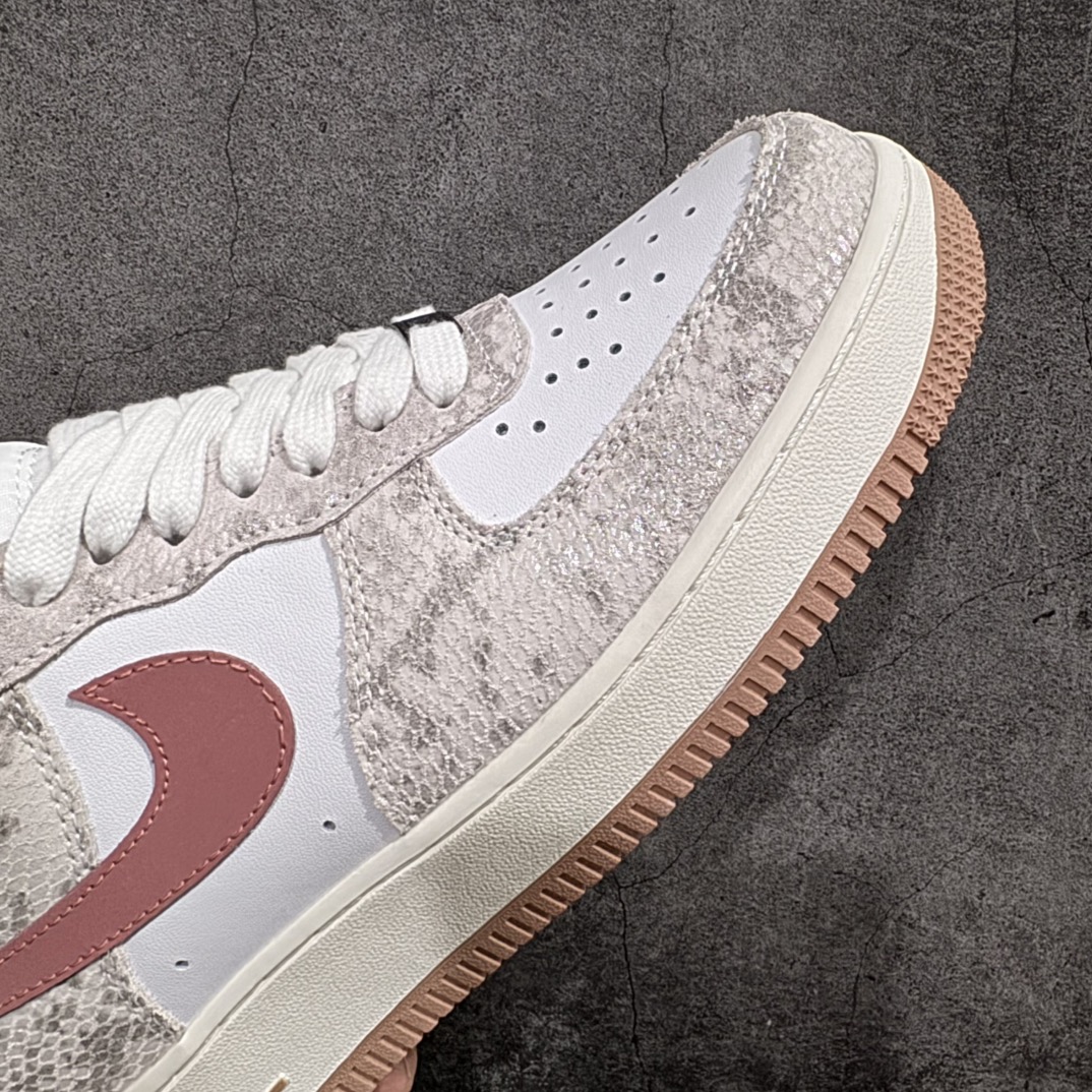 图片[6]-【公司级】Nike Air Force 1 Low 蛇年白棕 空军一号低帮运动休闲板鞋 原楦头原纸板  打造纯正空军版型#专注外贸渠道  全掌内置蜂窝气垫 #原盒配件 原厂中底钢印、拉帮完美  货号：HF2898-100 尺码：36 36.5 37.5 38 38.5 39 40 40.5 41 42 42.5 43 44 44.5 45 编码：LF230250-莆田鞋批发中心