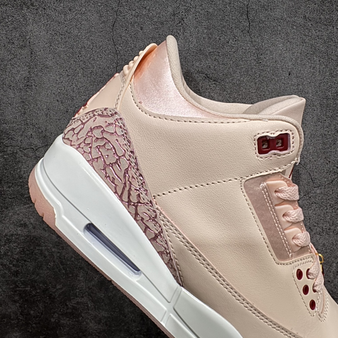 图片[7]-【外贸大厂】Air Jordan 3 Valentine\’s Day WMNS 浅粉情人节 AJ3 乔丹3代 aj3 乔3 粉红 乔丹篮球鞋系列n整体鞋身以水洗珊瑚色的柔软皮革打造，鞋舌、鞋带和内衬的颜色与之相匹配，呈现出清新甜美的风格，非常契合情人节的浪漫氛围。鞋身的最上排鞋眼孔处有深红色的点缀，鞋的前掌部位也有深红色的元素，为鞋子增添了一抹亮丽的色彩；鞋舌和后跟Jumpman Logo均以红色点缀，经典的大象纹图案保留在鞋头和鞋跟处，不过在这双情人节特别款上，大象纹的颜色与鞋身主体颜色相统一，呈现出独特的视觉效果，使整双鞋看起来更具整体性和高级感；鞋带上配有宝石装饰，红色的类似红宝石的宝石镶嵌在金色的吊饰中，分别悬挂在鞋子的内侧和外侧，不仅增加了鞋子的华丽感，也成为了整双鞋的一大亮点。 货号：HJ0178-600 尺码：36 36.5 37.5 38 38.5 39 40 40.5 41 42 42.5 43 44 44.5 45 46 47.5 编码：777380400-莆田鞋批发中心