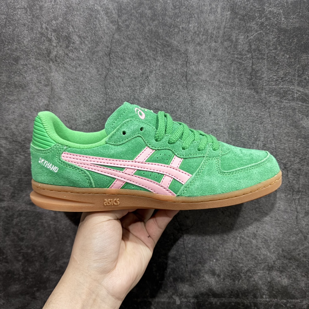 【公司级】HAY x Asics Skyhand OG 复古 ASICS (亚瑟士）是日本实业家鬼家喜八郎创立的运动品牌，名字想法源自著名的拉丁谚语“AnimaSana In Corpore Sano”意为“健全的精神寓于强健的体魄”。正如其名字的含义，ASICS亚瑟士一直坚信保持身体的健康与活力是打造健康快乐的生活方式的最佳途径。亚瑟士的、篮等系列集专业与美貌于一身，拥有极高的热度货号：1203A563-250 尺码：36 37 37.5 38 39 39.5 40 40.5 41.5 42 42.5 43.5 44 45 编码：LDS220230-莆田鞋批发中心