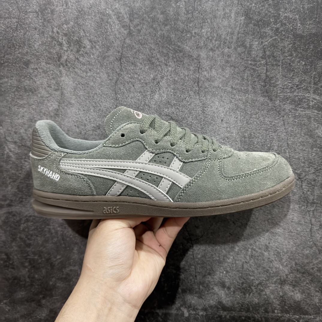 【公司级】HAY x Asics Skyhand OG 复古 ASICS (亚瑟士）是日本实业家鬼家喜八郎创立的运动品牌，名字想法源自著名的拉丁谚语“AnimaSana In Corpore Sano”意为“健全的精神寓于强健的体魄”。正如其名字的含义，ASICS亚瑟士一直坚信保持身体的健康与活力是打造健康快乐的生活方式的最佳途径。亚瑟士的、篮等系列集专业与美貌于一身，拥有极高的热度货号：1203A563-250 尺码：36 37 37.5 38 39 39.5 40 40.5 41.5 42 42.5 43.5 44 45 编码：LDS220230-莆田鞋批发中心