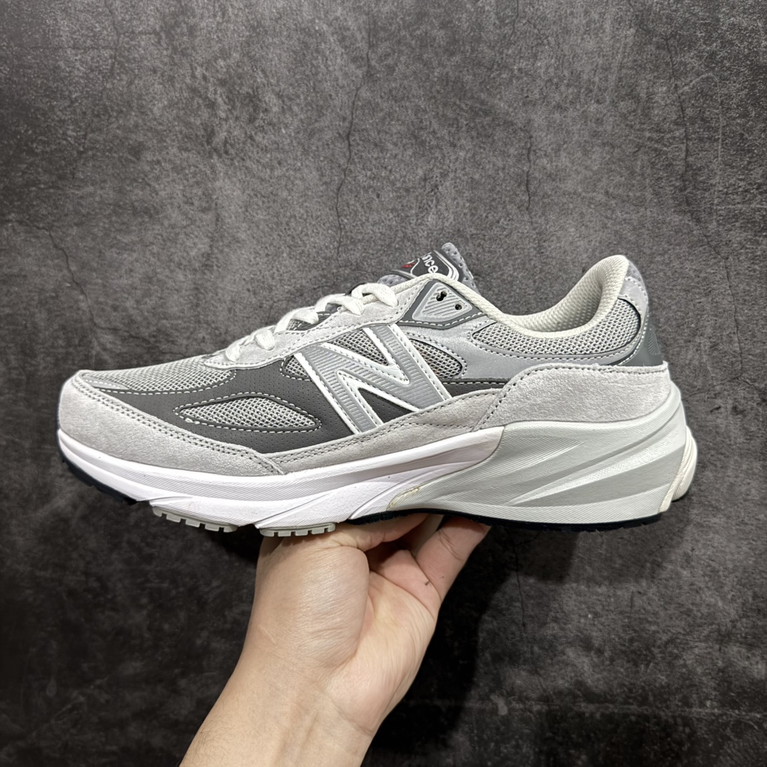 图片[2]-【K版纯原】New Balance M990GL6新百伦NB990V6 第六代总统复古慢跑鞋正确3M反光细节 原楦原纸版开发 正确6层组合底模精密开发 搭载全新碳素中底 后跟透明TPU水晶装饰条稳固 沿用了引以为傲的跑鞋手工技艺 采用猪皮绒面并包裹局部透气网面的鞋身设计 菱网鞋舌上刻有New Balance USA 鞋面依旧身着经典的大热之灰 彰显了其高端的品质身份  尺码：36 37 37.5 38 38.5 39 40 40.5 41.5 42 42.5 43 44 45 编码：HXS270200-莆田鞋批发中心