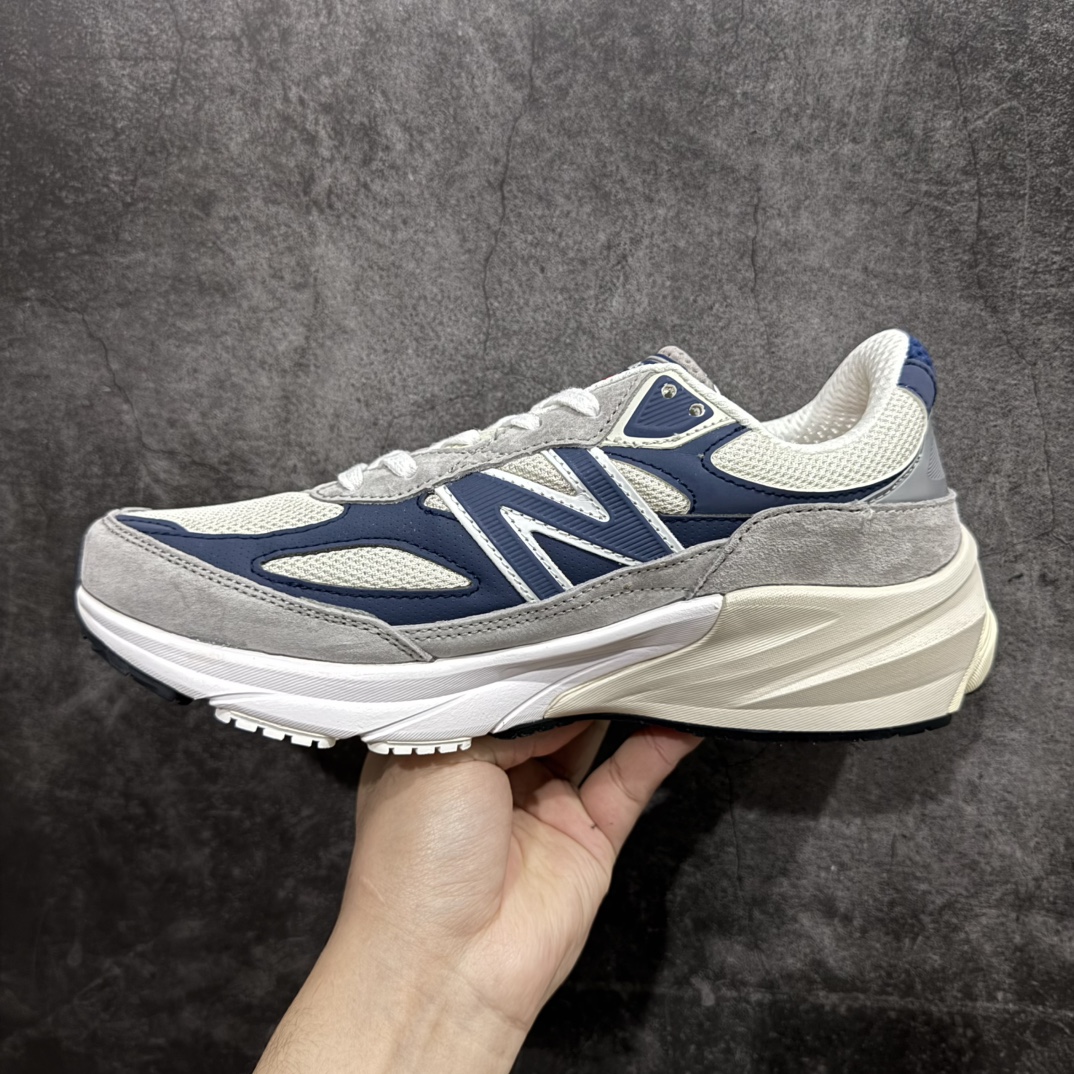 图片[2]-【K版纯原】New Balance U990TC6新百伦NB990V6 第六代总统复古慢跑鞋正确3M反光细节 原楦原纸版开发 正确6层组合底模精密开发 搭载全新碳素中底 后跟透明TPU水晶装饰条稳固 沿用了引以为傲的跑鞋手工技艺 采用猪皮绒面并包裹局部透气网面的鞋身设计 菱网鞋舌上刻有New Balance USA 鞋面依旧身着经典的大热之灰 彰显了其高端的品质身份  尺码：36 37 37.5 38 38.5 39 40 40.5 41.5 42 42.5 43 44 45 编码：HXS270200-莆田鞋批发中心