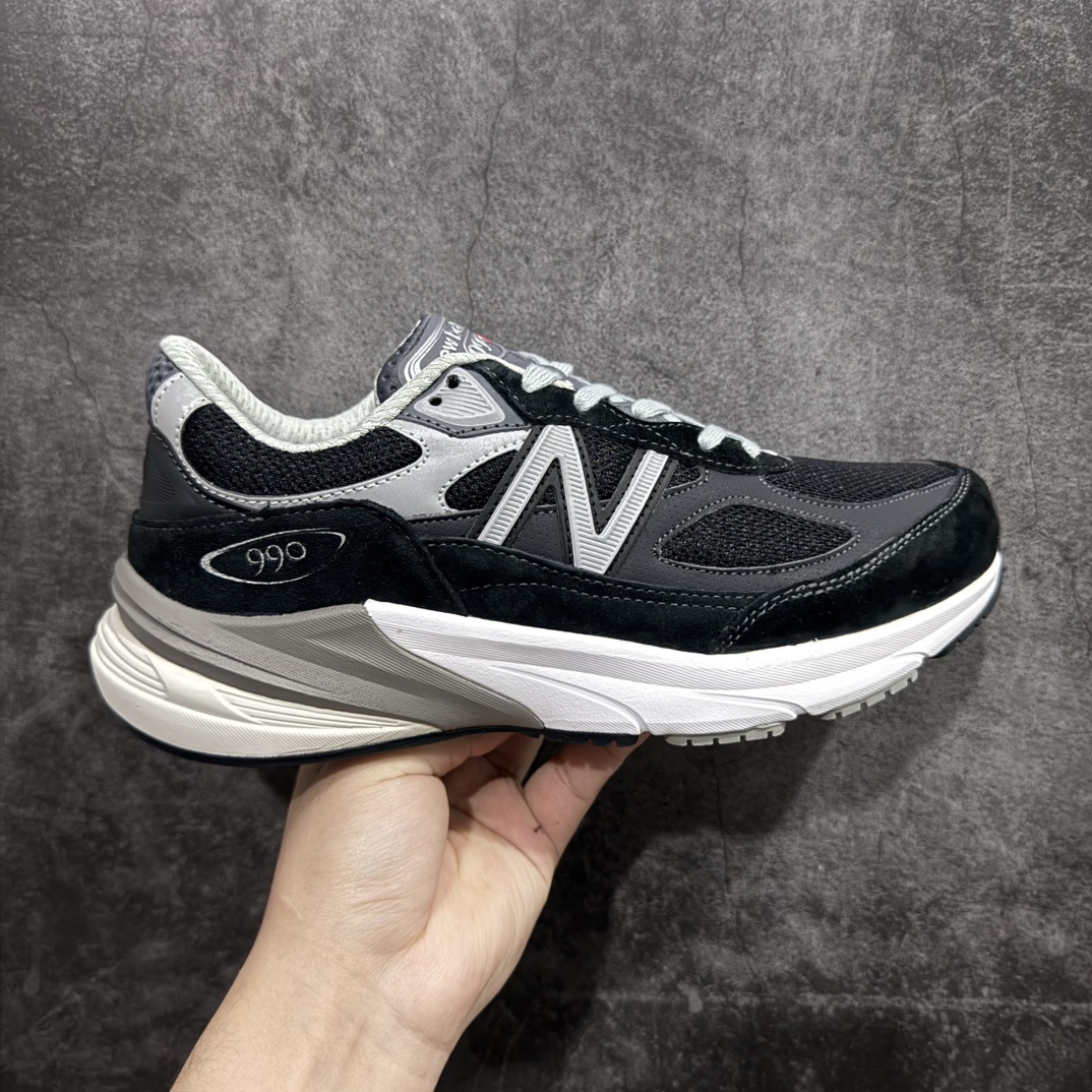 【K版纯原】New Balance M990BK6新百伦NB990V6 第六代总统复古慢跑鞋正确3M反光细节 原楦原纸版开发 正确6层组合底模精密开发 搭载全新碳素中底 后跟透明TPU水晶装饰条稳固 沿用了引以为傲的跑鞋手工技艺 采用猪皮绒面并包裹局部透气网面的鞋身设计 菱网鞋舌上刻有New Balance USA 鞋面依旧身着经典的大热之灰 彰显了其高端的品质身份  尺码：36 37 37.5 38 38.5 39 40 40.5 41.5 42 42.5 43 44 45 编码：HXS270200-莆田鞋批发中心