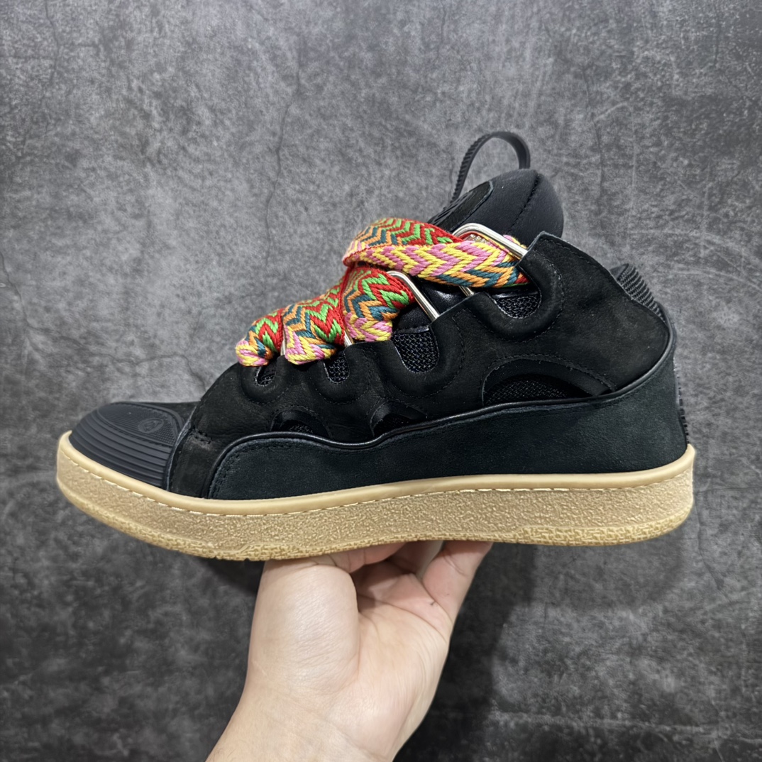 图片[2]-【莞顶纯原版】 Lanvin Leather Curb Sneakersn浪凡面包鞋 本地现货n原版1:1开模重工艺制作面料采用进口牛磨砂➕环保牛反绒➕金钢网织物内里柔软透气太空棉面料 原版开模双色TPU大底顶级品质 区别本地市场流通其他货品nLeather是一款灵感源自90年代的运动鞋 设计自信 尺寸夸张 这款鞋由纳帕小牛皮、翻毛皮和网眼布制成 圆润的外形、加垫的鞋舌和弯曲的金属孔眼使这款精心打造的鞋格外舒适  尺码：35-46 编码：T510550-莆田鞋批发中心