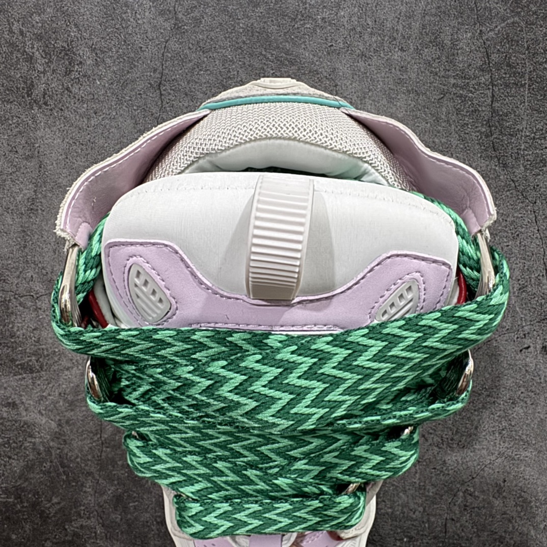 图片[8]-【莞顶纯原版】 Lanvin Leather Curb Sneakers 浪凡面包鞋 现货 原版1：1开模重工艺制作 面料采用进口牛磨砂➕环保牛反绒➕金钢网织物 内里柔软透气太空棉面料 原版开模双色TPU大底 顶级品质 区别市场流通其他货品 Leather是一款灵感源自90年代的运动鞋 设计自信 尺寸夸张 这款鞋由纳帕小牛皮、翻毛皮和网眼布制成 圆润的外形、加垫的鞋舌和弯曲的金属孔眼使这款精心打造的鞋格外舒适 尺码：35-46-选品中心