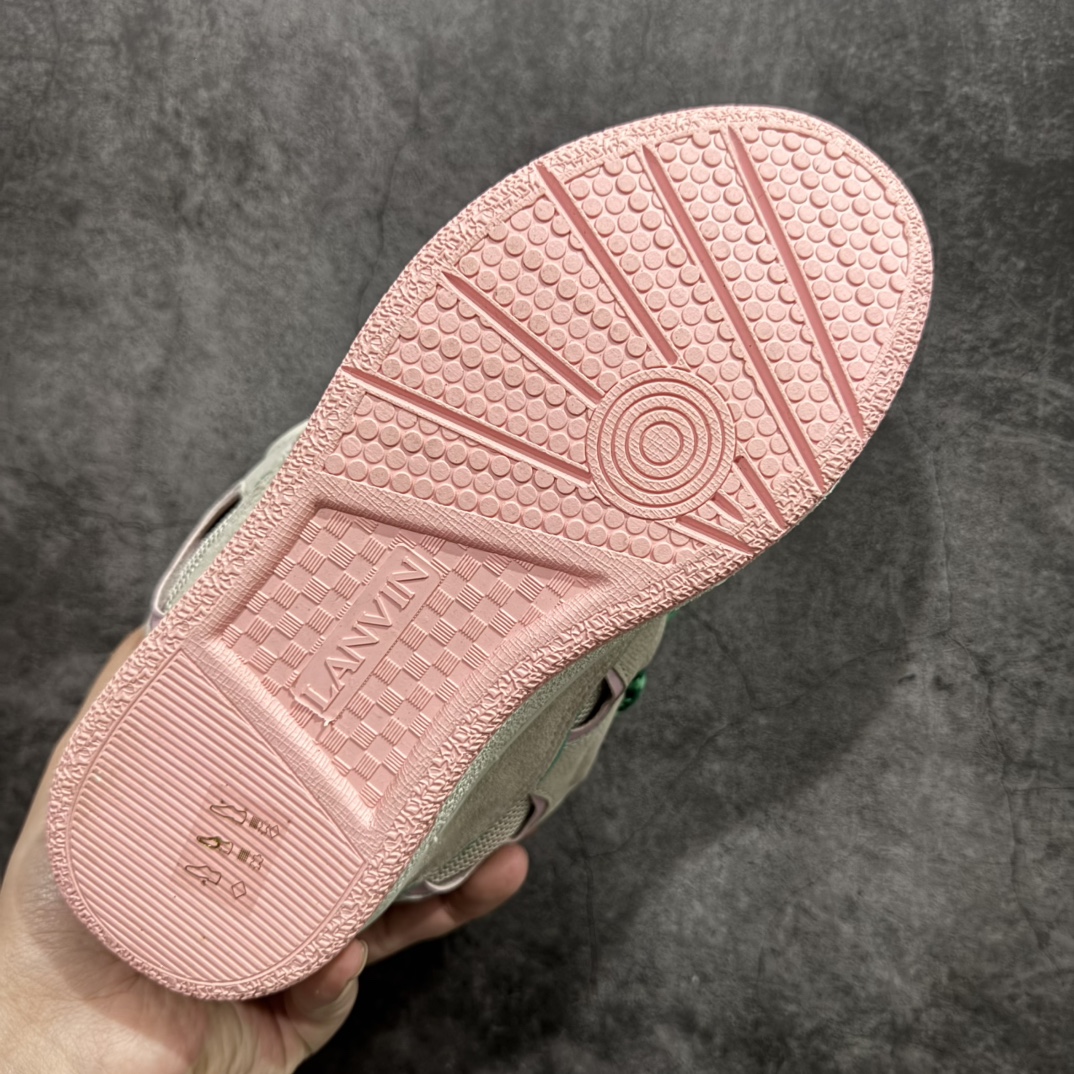 图片[9]-【莞顶纯原版】 Lanvin Leather Curb Sneakers 浪凡面包鞋 现货 原版1：1开模重工艺制作 面料采用进口牛磨砂➕环保牛反绒➕金钢网织物 内里柔软透气太空棉面料 原版开模双色TPU大底 顶级品质 区别市场流通其他货品 Leather是一款灵感源自90年代的运动鞋 设计自信 尺寸夸张 这款鞋由纳帕小牛皮、翻毛皮和网眼布制成 圆润的外形、加垫的鞋舌和弯曲的金属孔眼使这款精心打造的鞋格外舒适 尺码：35-46-选品中心