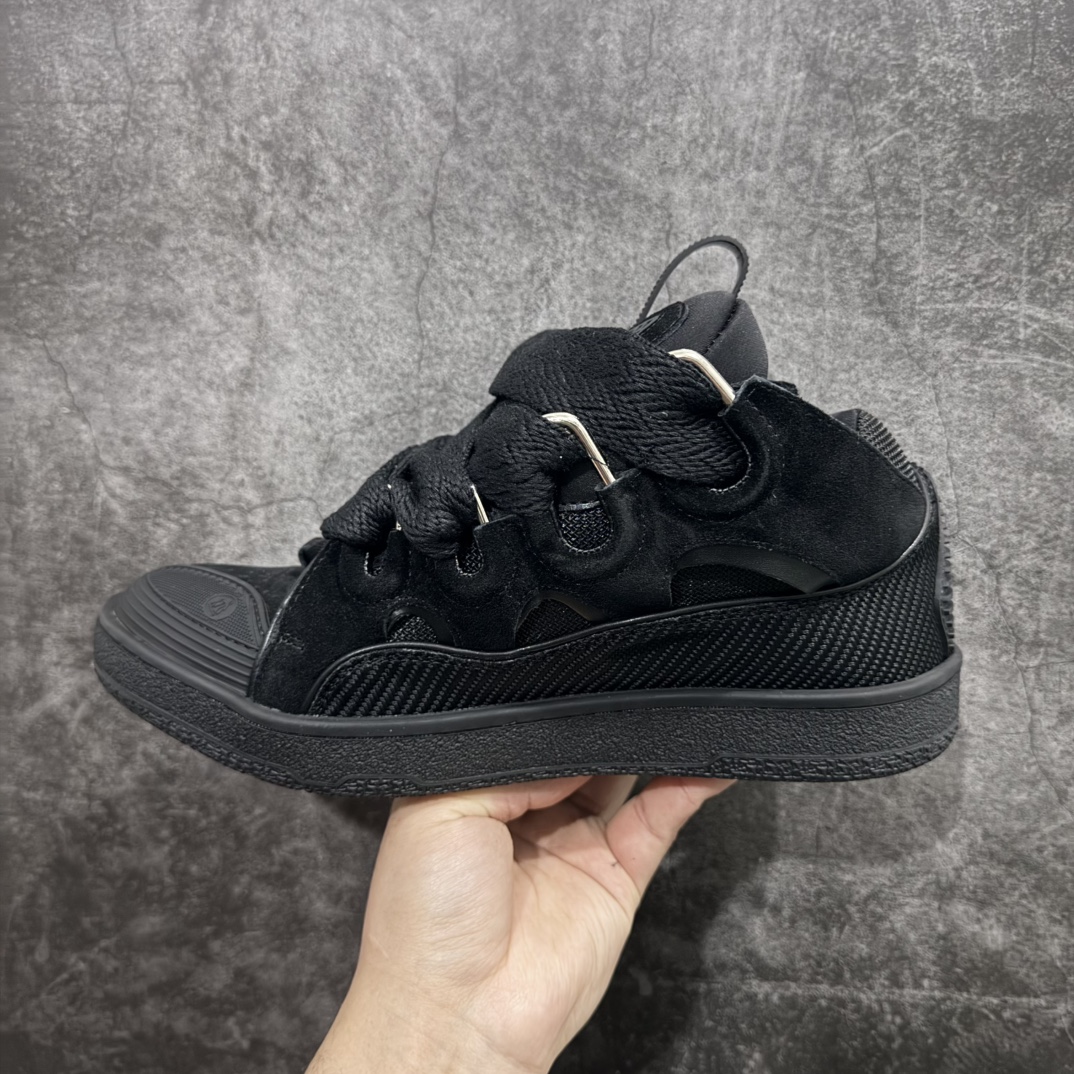 图片[2]-【莞顶纯原版】 Lanvin Leather Curb Sneakersn浪凡面包鞋灰色 本地现货n原版1:1开模重工艺制作面料采用进口牛磨砂➕环保牛反绒➕金钢网织物内里柔软透气太空棉面料 原版开模双色TPU大底顶级品质 区别本地市场流通其他货品nLeather是一款灵感源自90年代的运动鞋 设计自信 尺寸夸张 这款鞋由纳帕小牛皮、翻毛皮和网眼布制成 圆润的外形、加垫的鞋舌和弯曲的金属孔眼使这款精心打造的鞋格外舒适  尺码：35-46 编码：T510550-莆田鞋批发中心