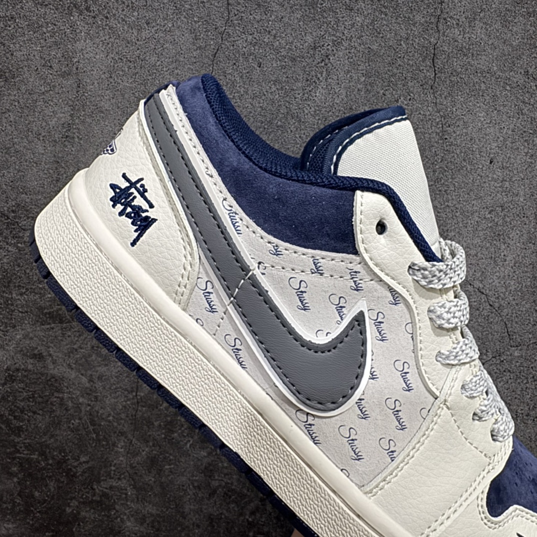 图片[7]-【定制版】Air Jordan 1 Low AJ1 乔1 斯图西联名-灰勾英文 高端定制 低帮复古篮球鞋 XS6086-001rn#定制鞋盒 大厂纯原品质出货 超高清洁度 皮料切割干净无任何毛边 细节完美 r 尺码：36 36.5 37.5 38 38.5 39 40 40.5 41 42 42.5 43 44 44.5 45  编码：HXS320340-莆田鞋批发中心